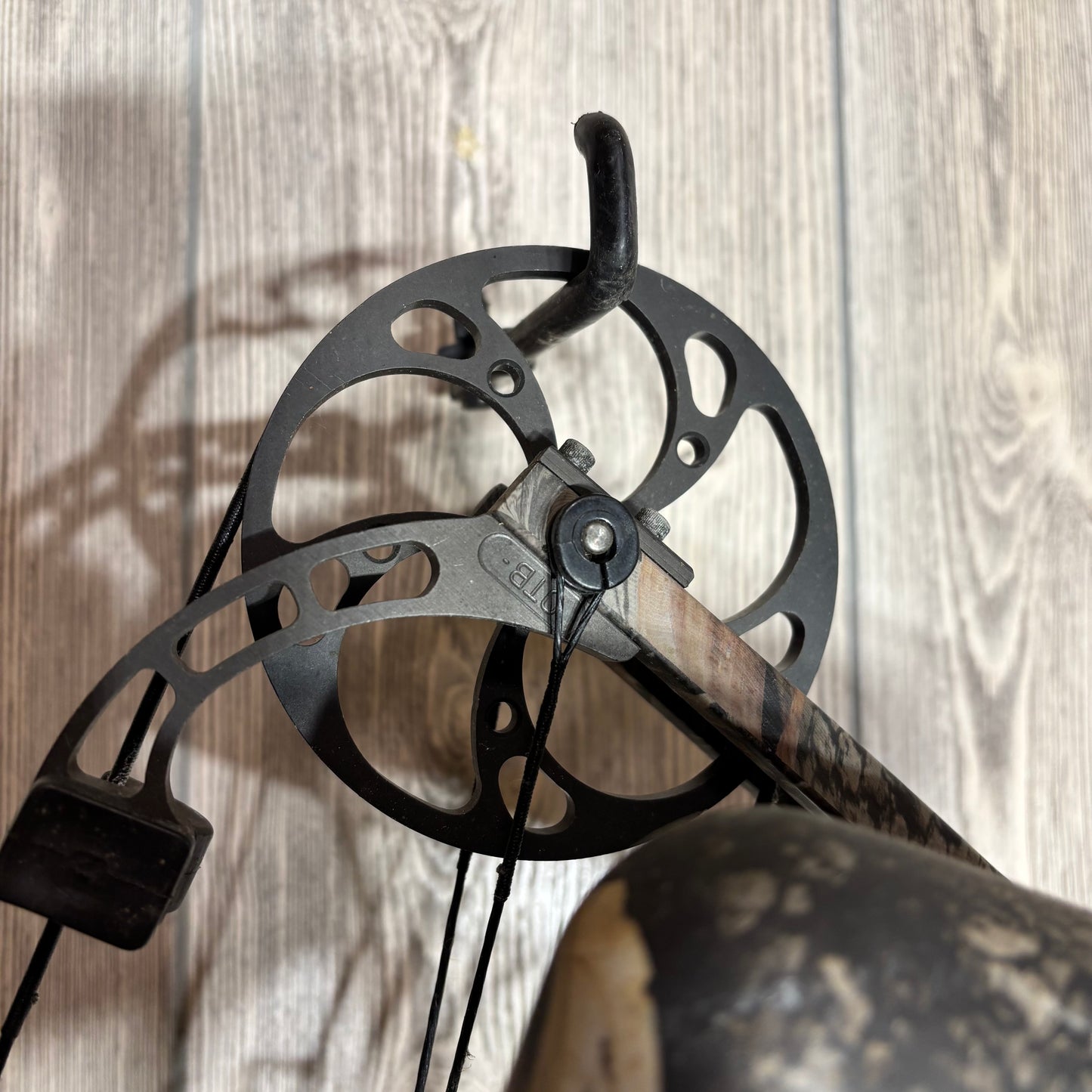 Used Mathews Outback RH 29" 70lbs Package