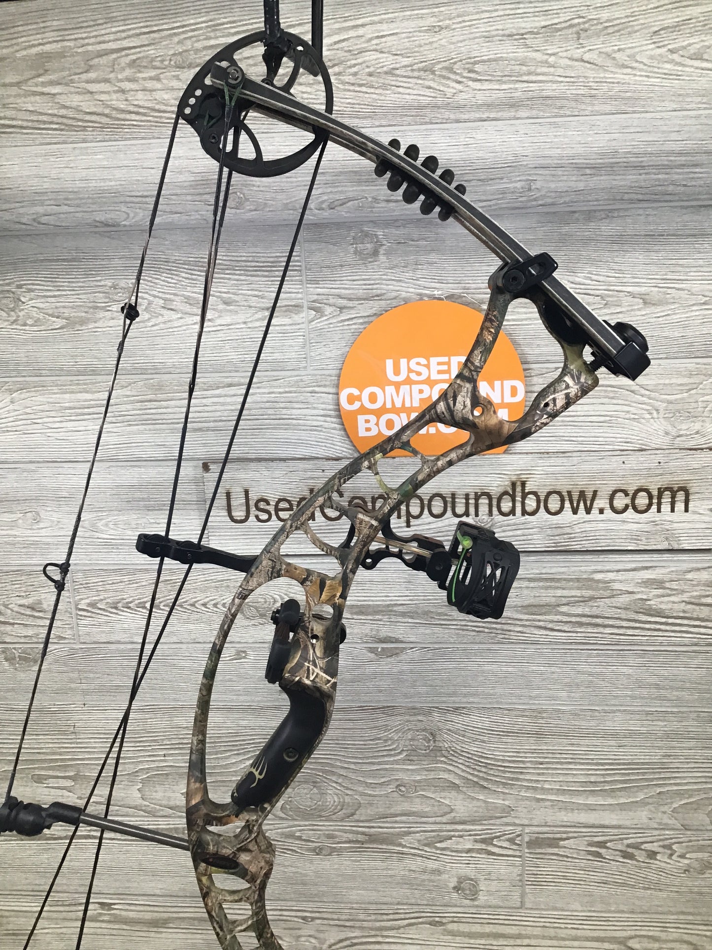 Used Hoyt Maxxis 60-70# Left Handed 27" Package