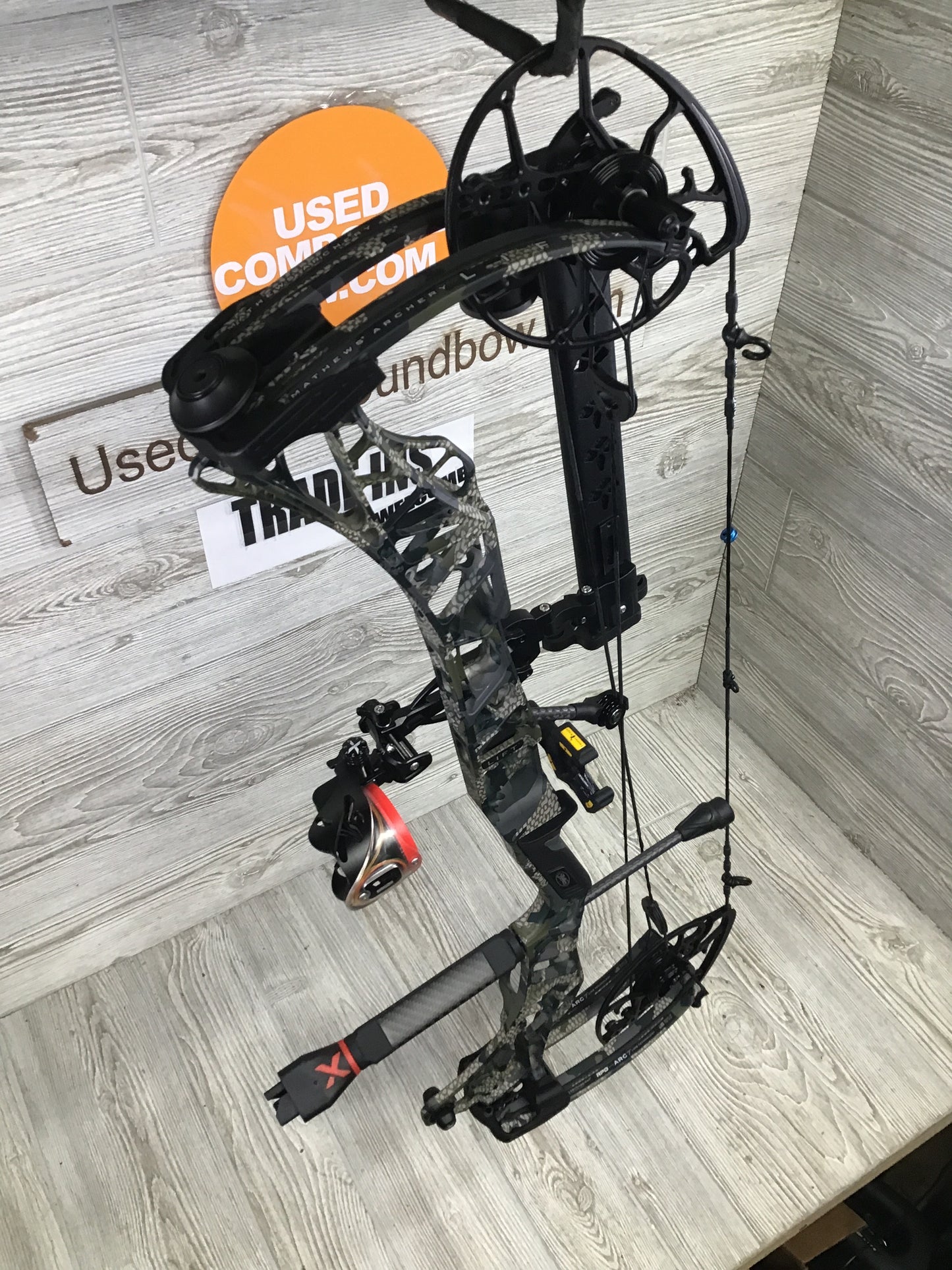 Used Mathews Lift X 29.5 Kuiu Right Hand 27.5/70# package