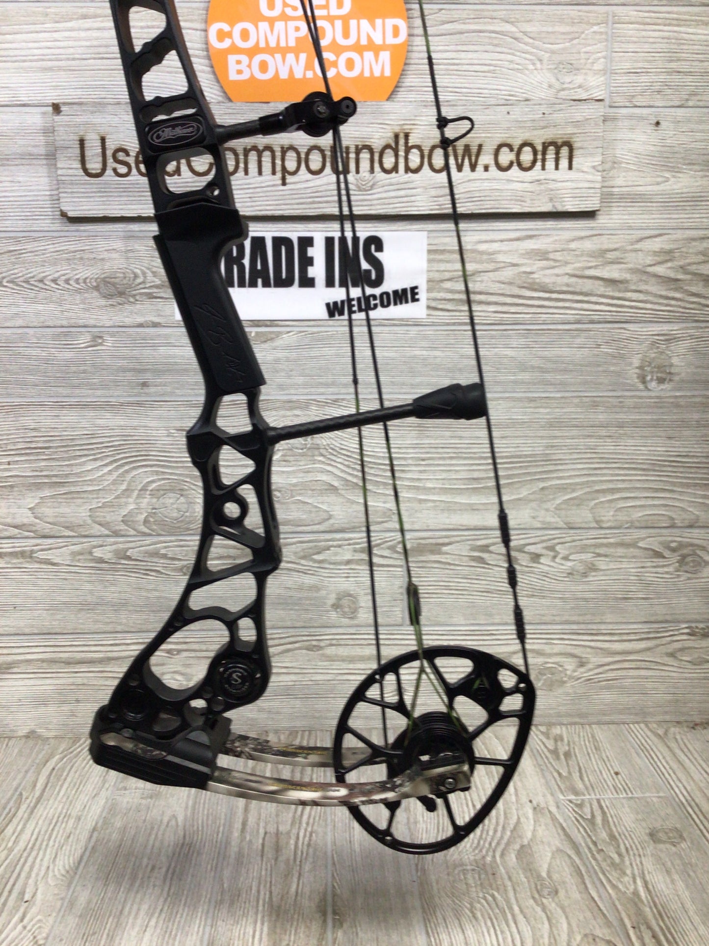 Used Mathews Halon 32 6 50-60# Right Handed Black riser/ lost XD limbs