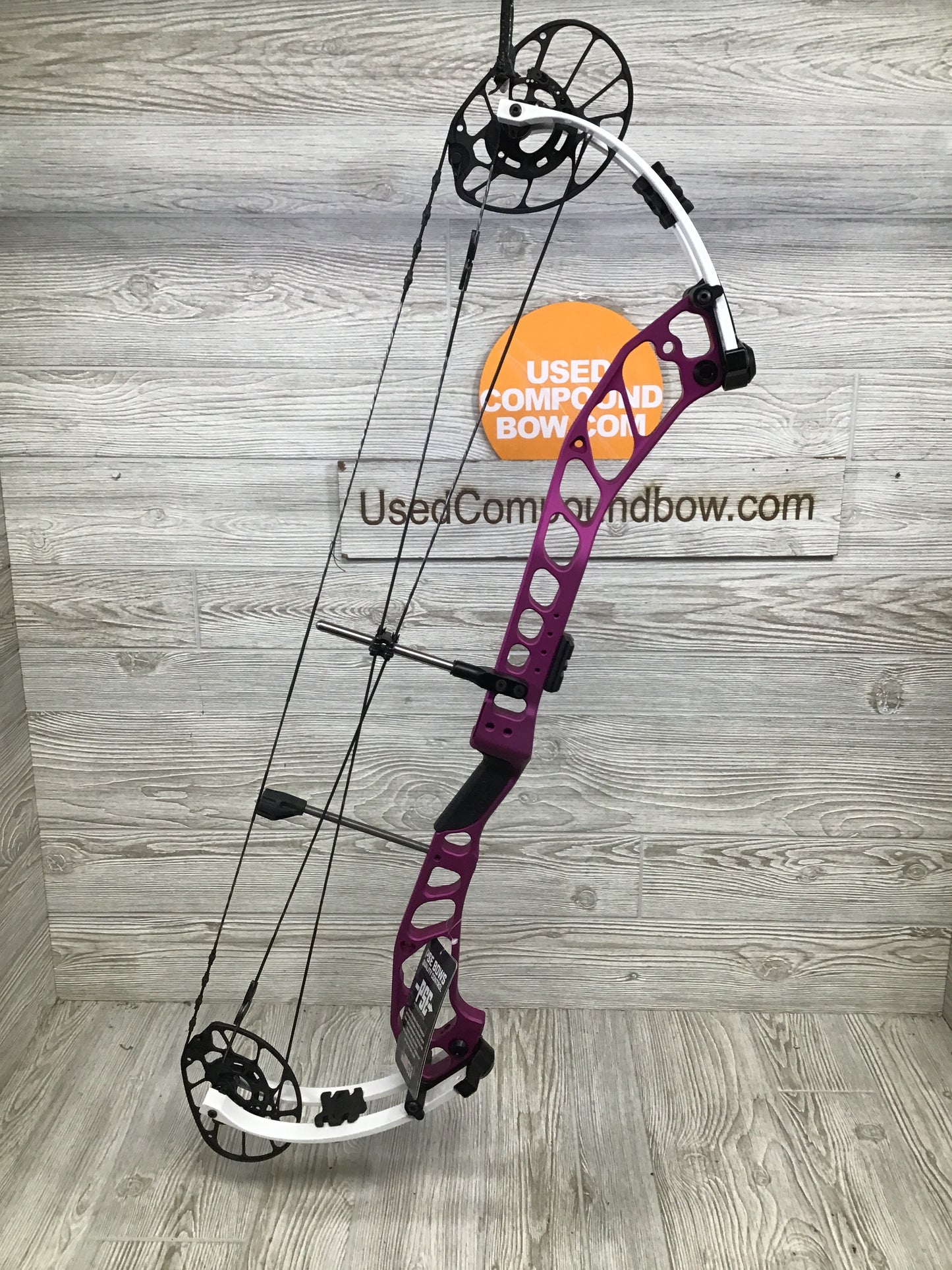 NEW IN BOX W/Warranty PSE Shootdown Pro E2 70# RH Purple Target Bow