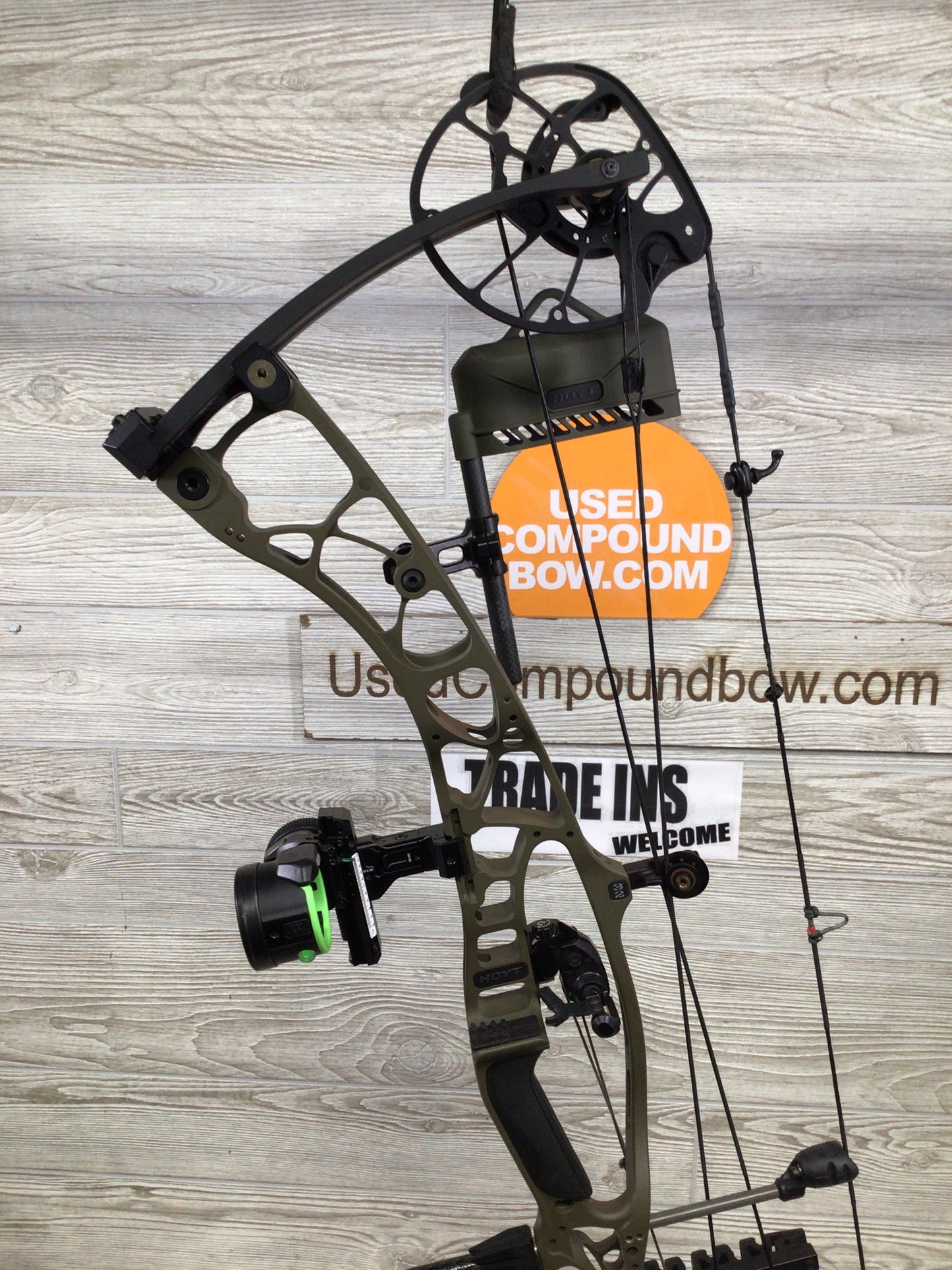 Used Hoyt AX-90 BEAST Right Handed LOADED PACKAGE 28"/90# Wilderness
