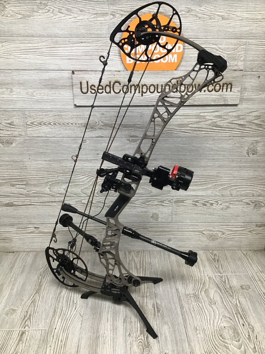 Mathews Lift 29.5 Right Handed Granite Bow Package