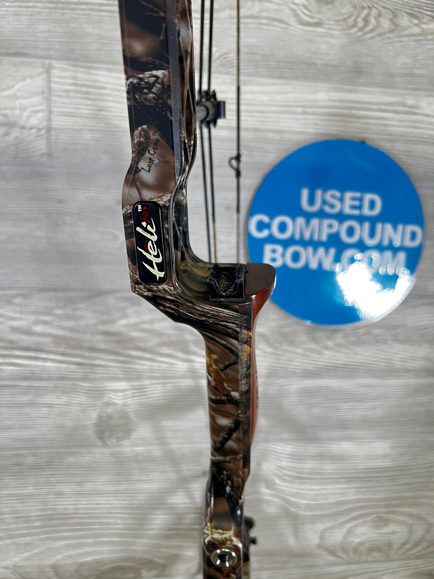Used Mathews Heli-m rh lost camo 70# 28" with quiver