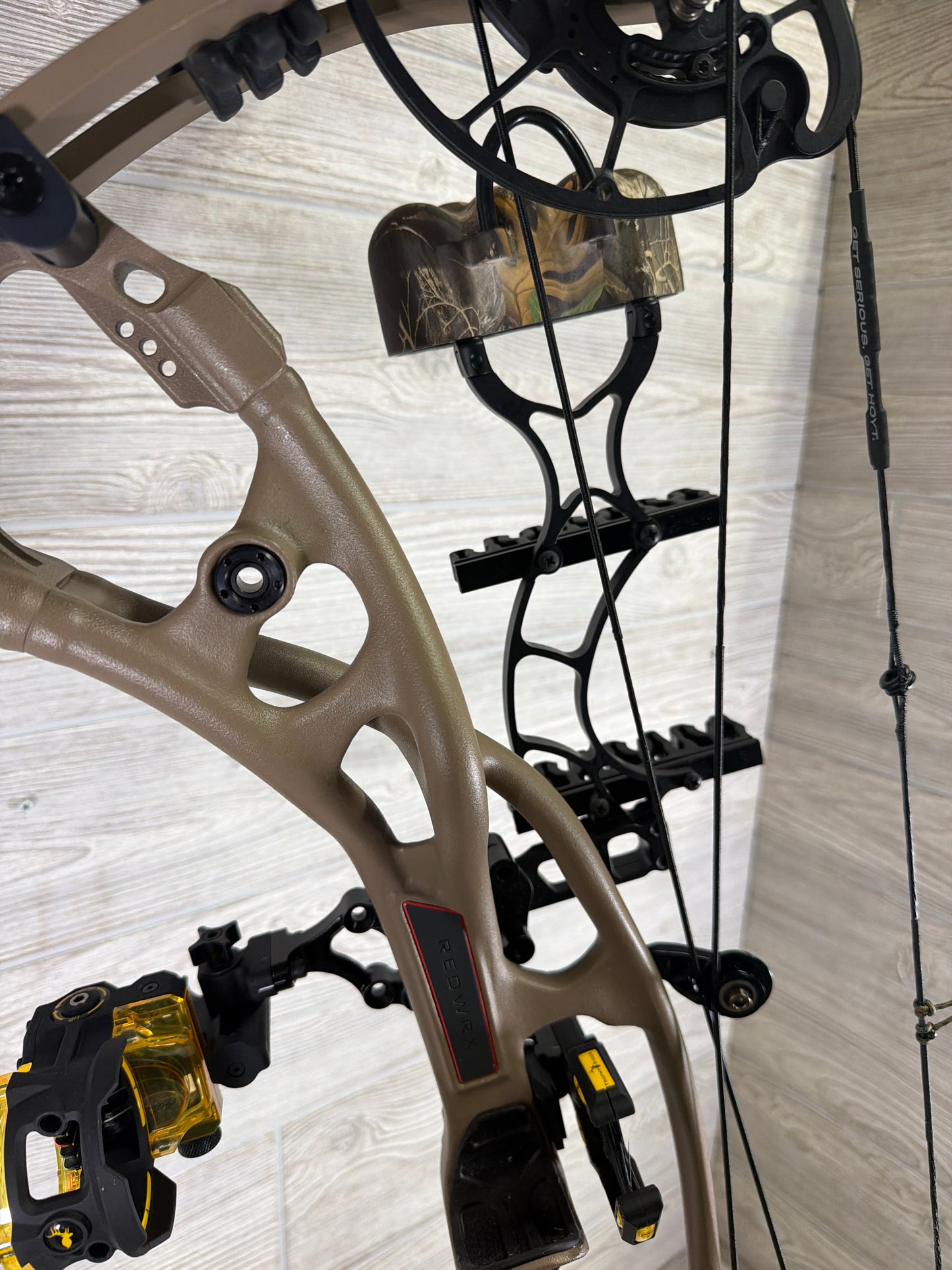 Hoyt RX-5 Buckskin 60-70# 25-30 Right Hand Package