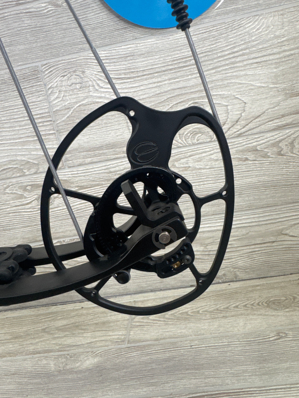 Elite Omnia Right Hand 70lb OD Green