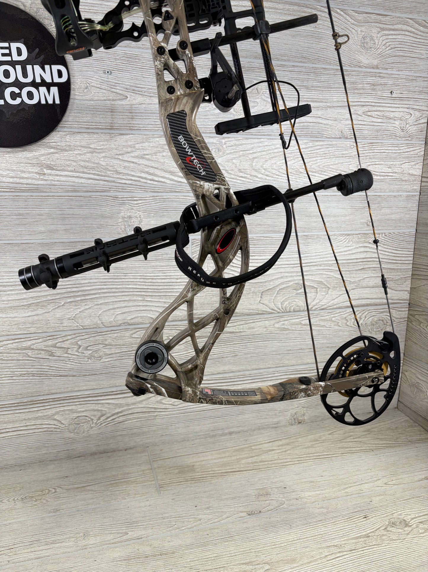 Used Bowtech Carbon Icon Right Handed 60-70# Camo Pkg
