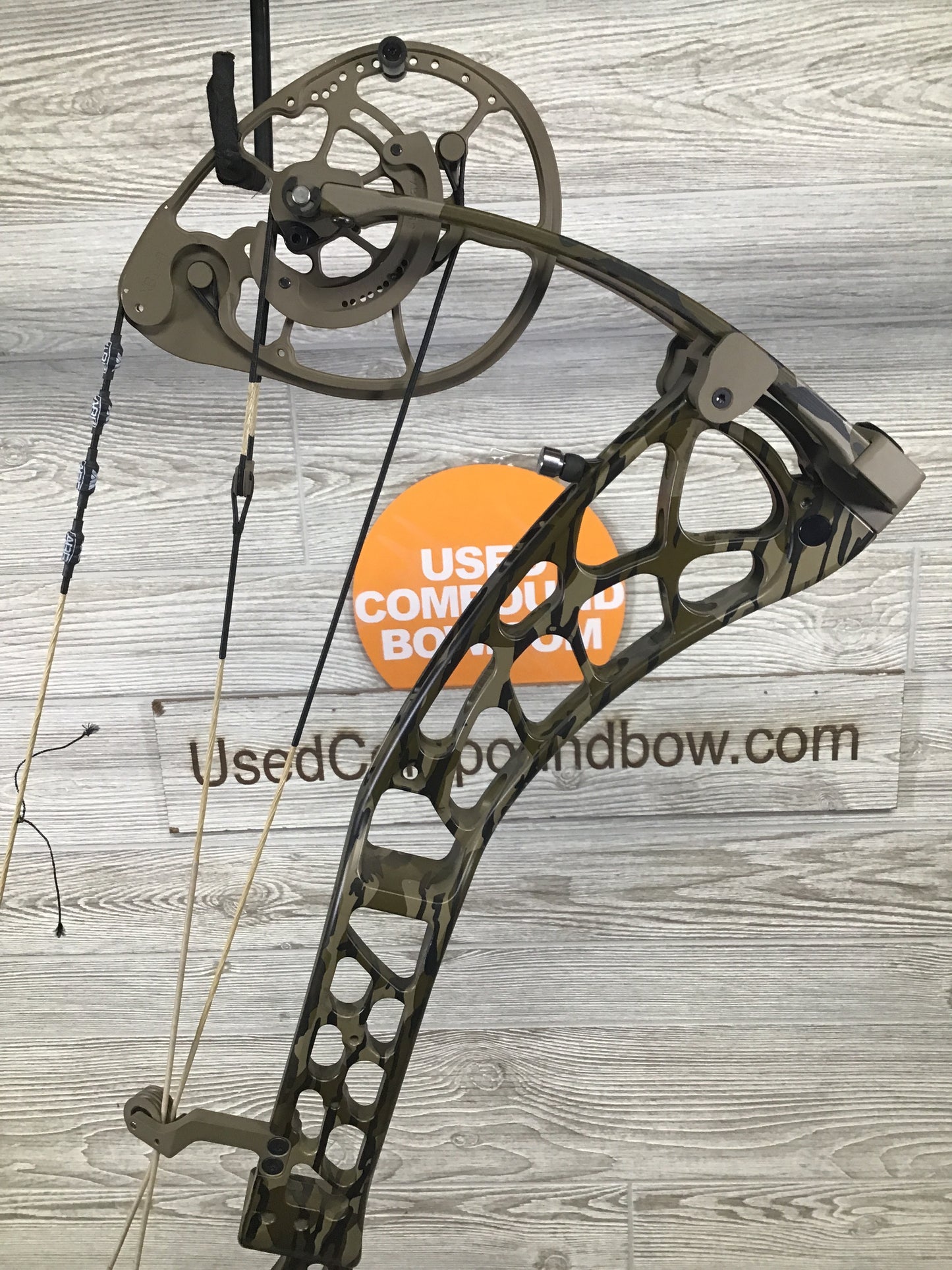 Xpedition Xlite 33 55-65# Mossy Oak Bottomlands 26"-31"
