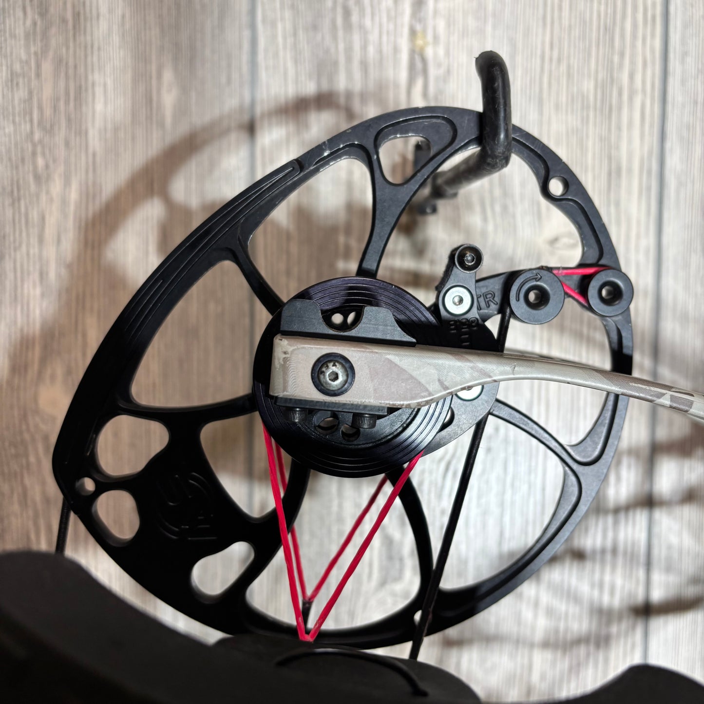 Used Mathews Vertix RH Under Armour Bow Package