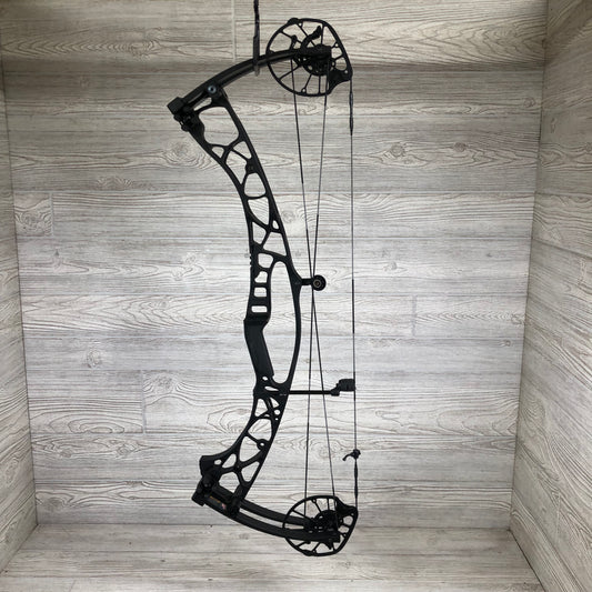 Used Hoyt Alpha X 33 Black 60-70# 26-31" Right Handed