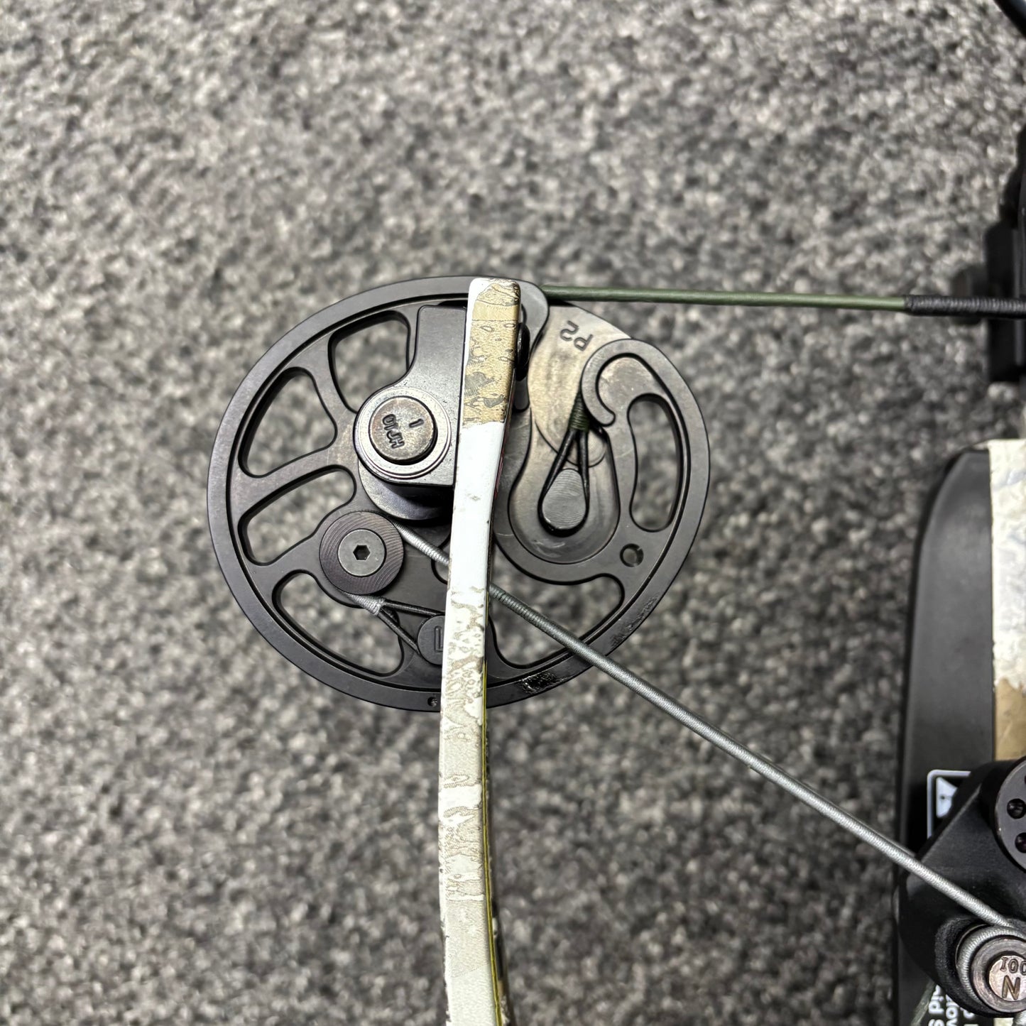 Used Tenpoint Flatline 460 Crossbow Package with Halo Soft Case and Axis Tripod
