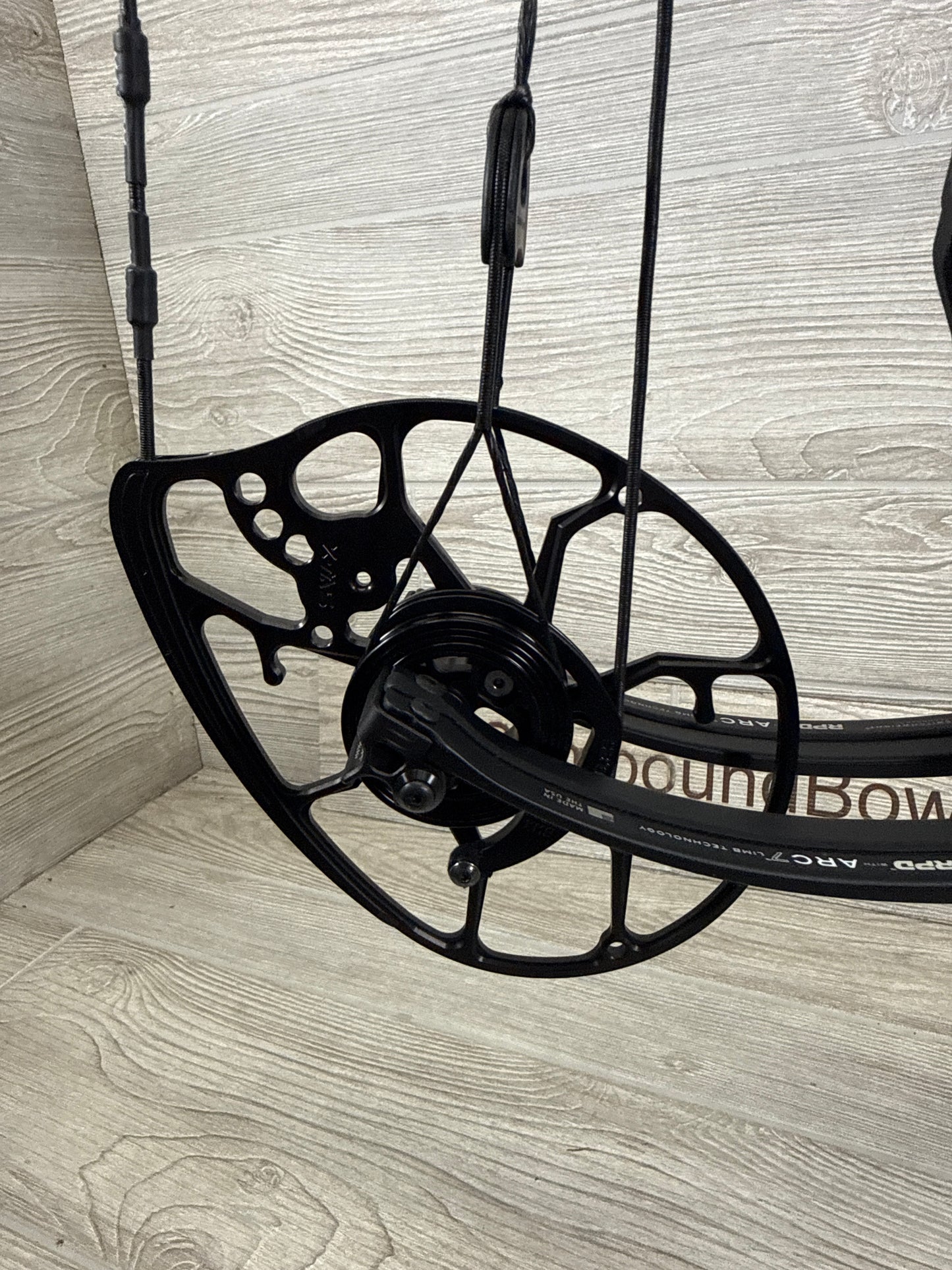 Used Mathews Lift X 29.5 Right Hand Black Bow