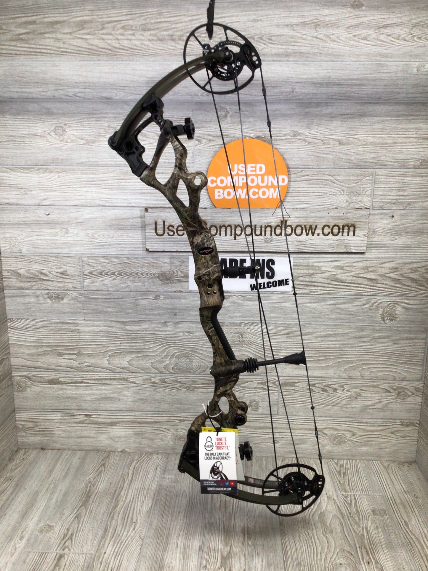 Bowtech Carbon One X 60-70# Right Hand Mossy Oak riser/ OD green limbs