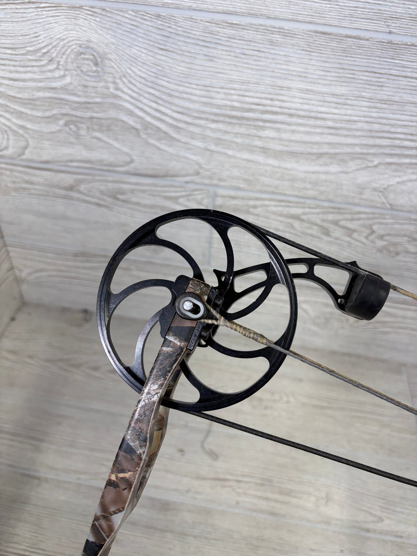 Used Mathews Helim 29" RH 40-50lbs Lost Camo