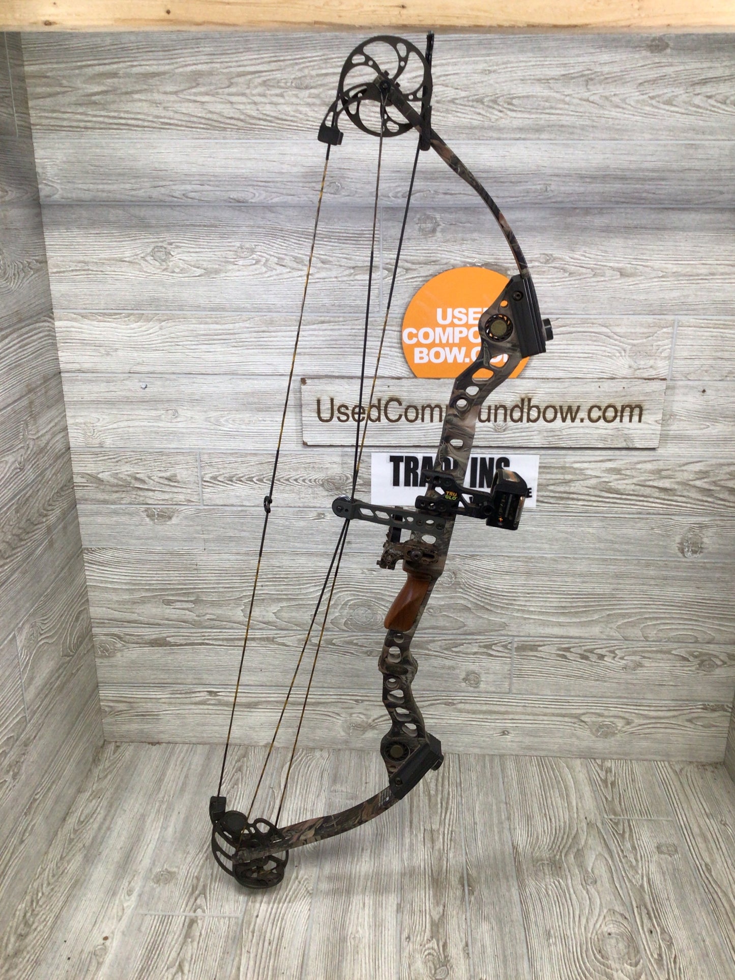 Used Mathews Ovation Right Handed 60-70# 30" package