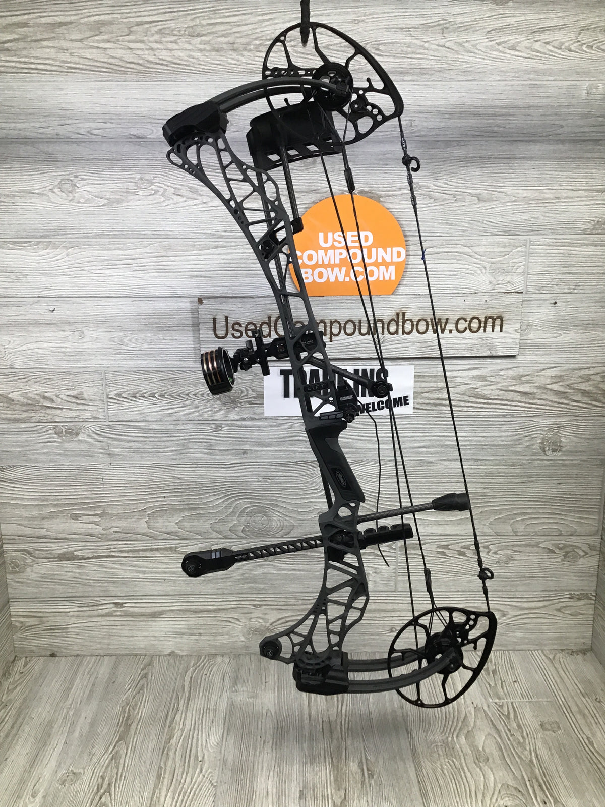 Used Mathews Lift X 29.5 Right Hand Shale 28.5/70 Loaded Pkg