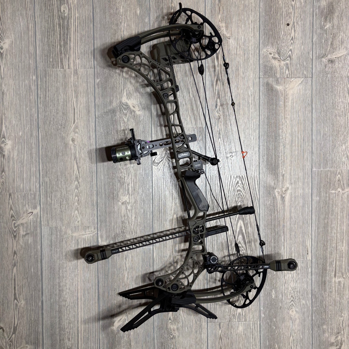 Used Mathews Phase4 29 RH Ambush LOADED Package
