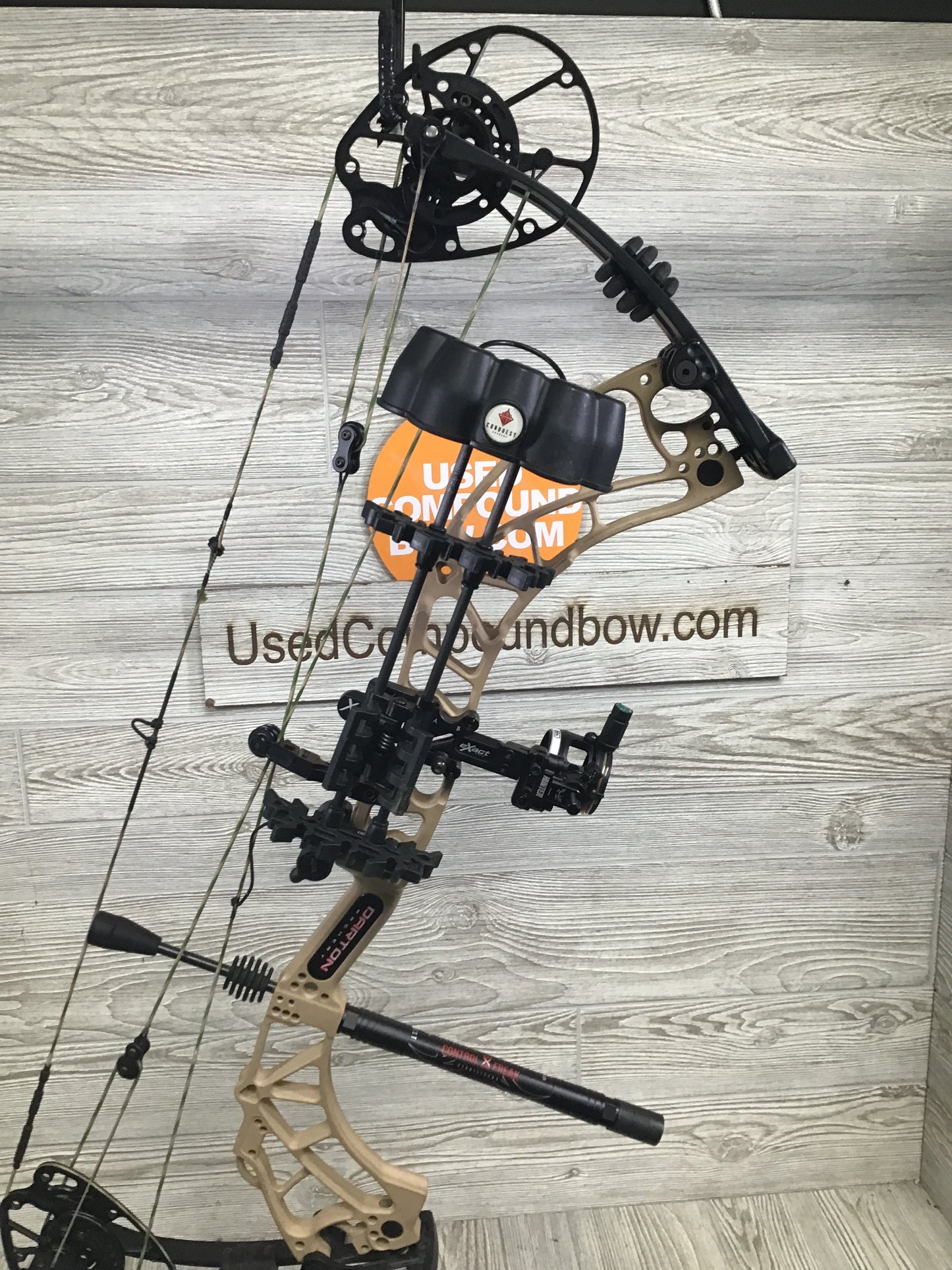 Darton Prelude 32 RIght Handed 60-70# Tan Riser Black limb package