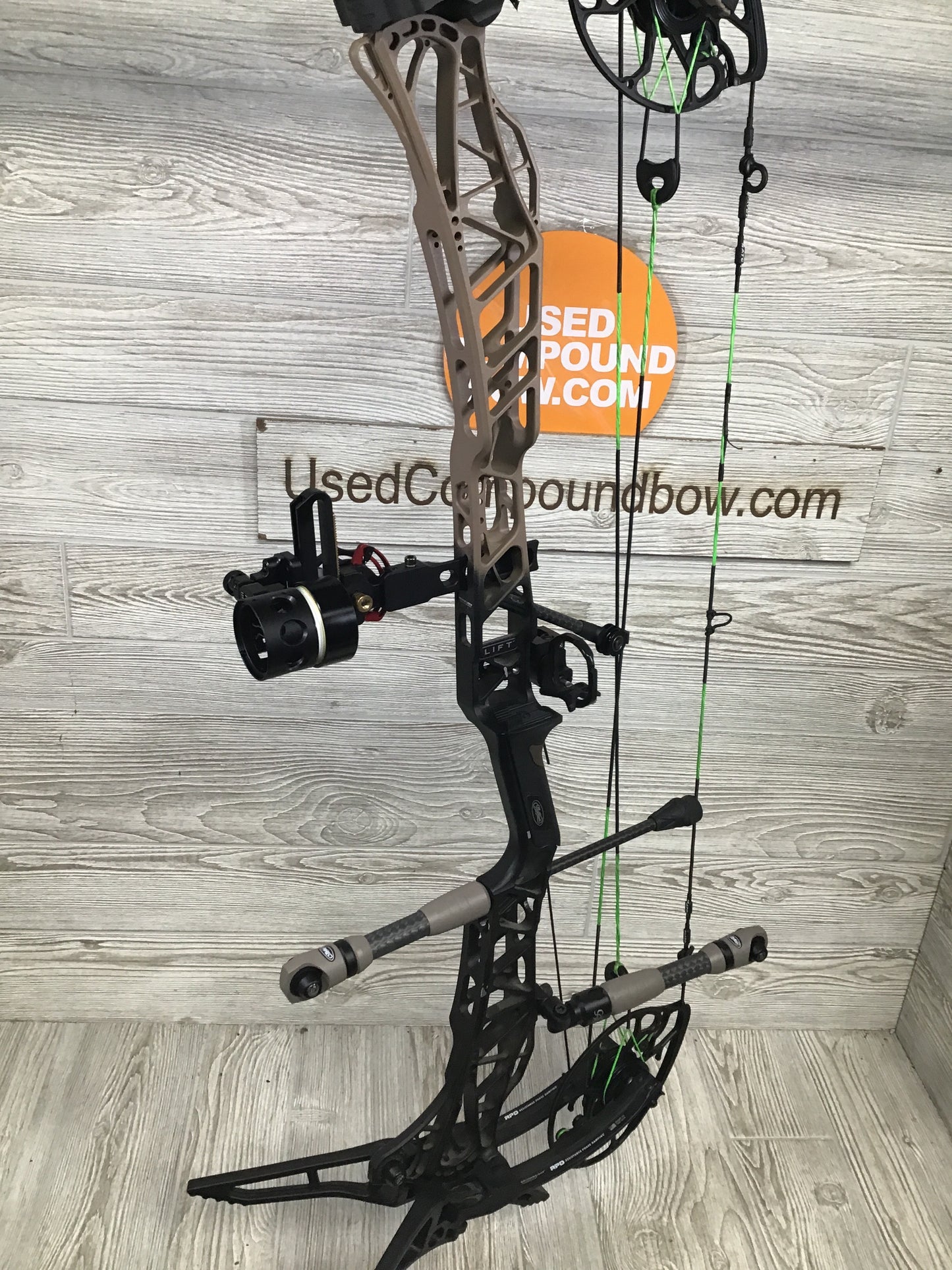 Used Mathews Lift 33 RH Earth Fade to Black Loaded Package