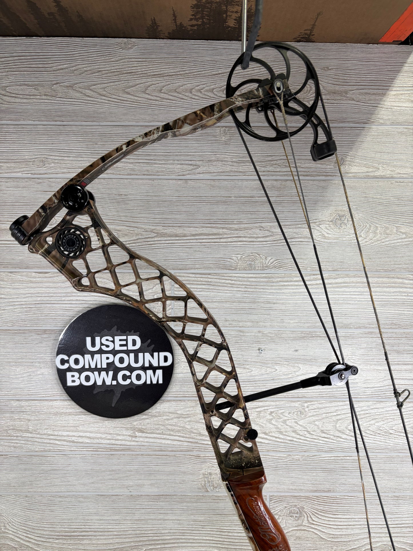 Used Mathews Helim 29" RH 40-50lbs Lost Camo