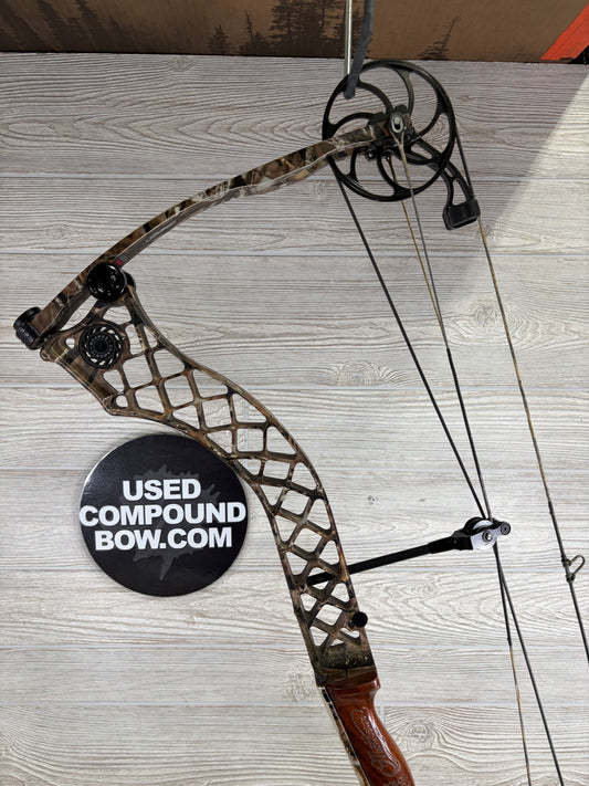 Used Mathews Helim 29" RH 40-50lbs Lost Camo