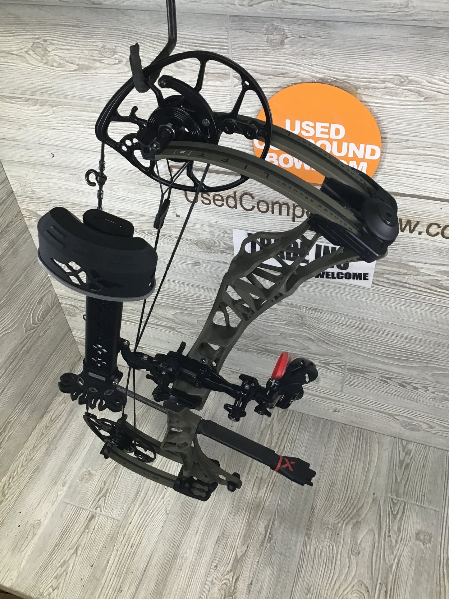 Used Mathews Lift X 29.5 Right Hand Ambush Green 26.5"/70# Package
