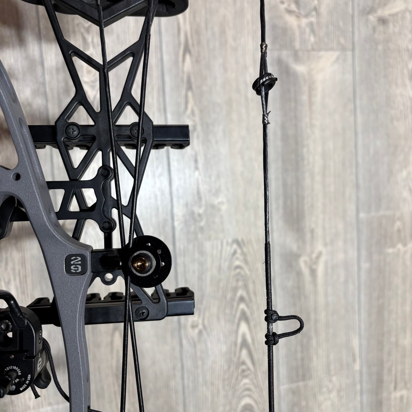 Used Hoyt Alpha AX-2 29 Tombstone RH 70lb Package