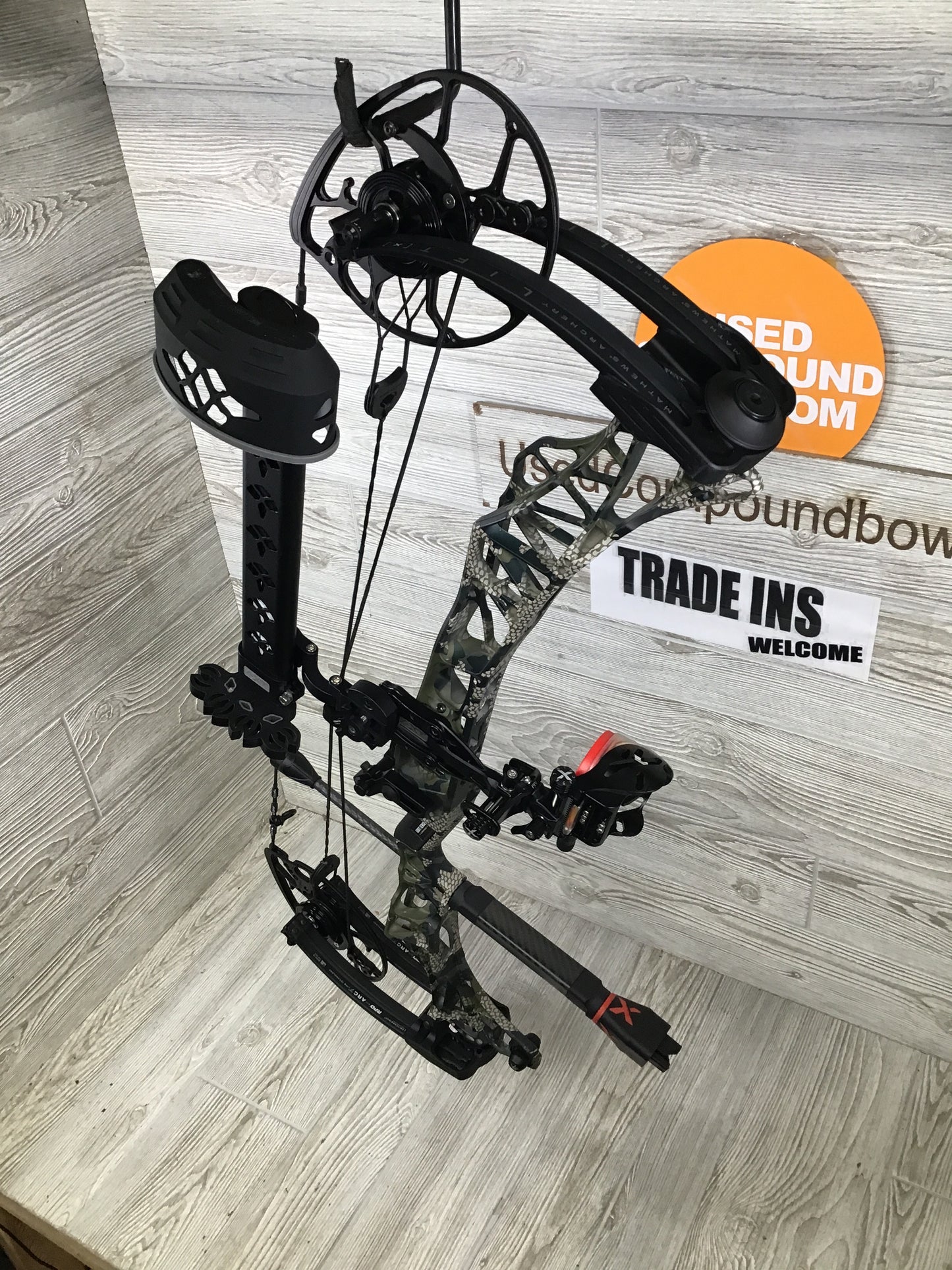 Used Mathews Lift X 29.5 Right Hand Kuiu Verde riser/ Black limbs 27"/70# Package