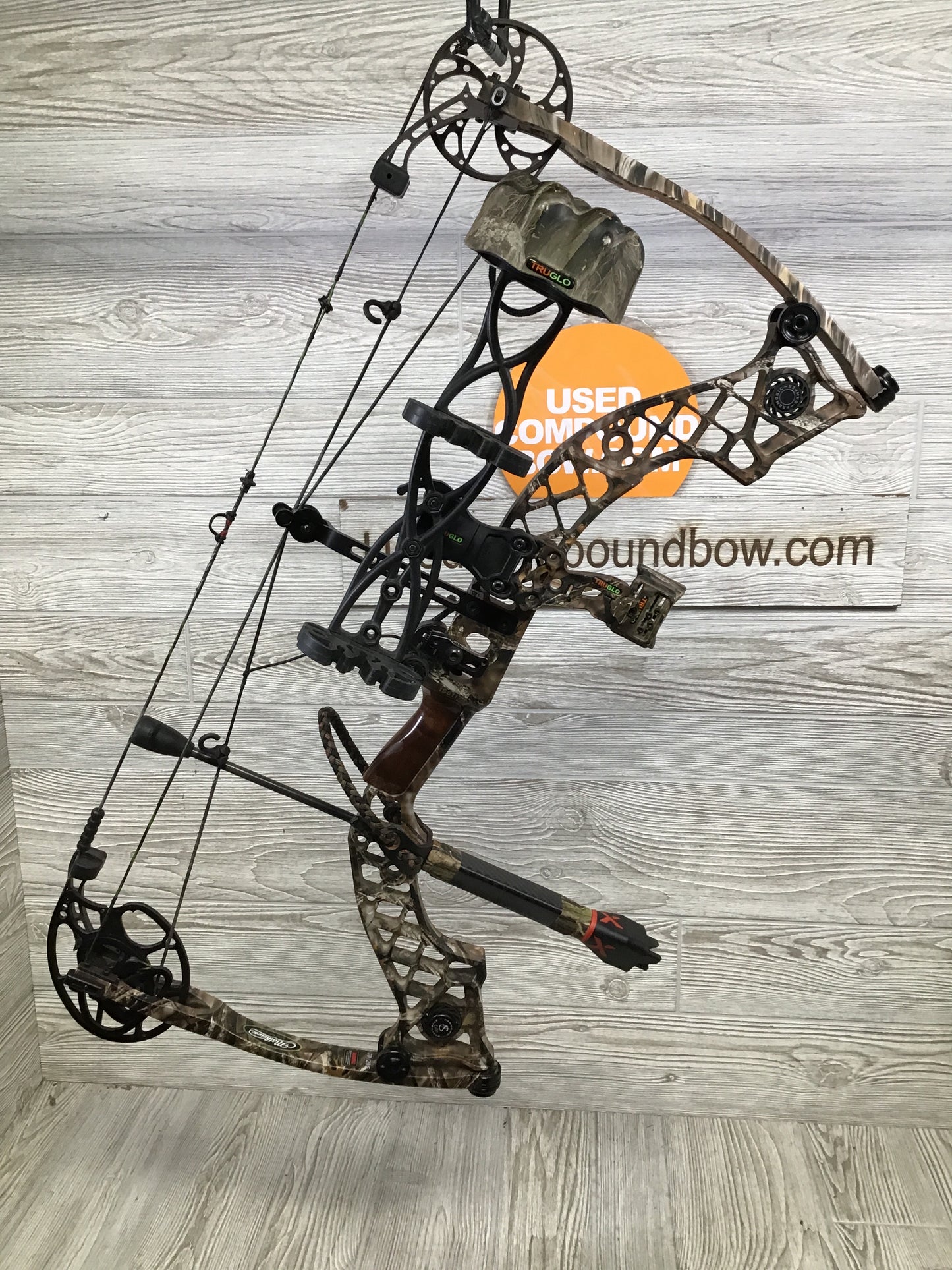 Used Mathews ZXT Right handed 60-70# 30" Draw Package