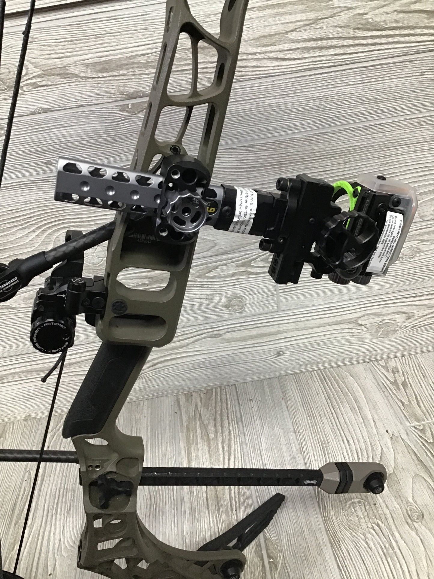 Mathews Phase4 29 RH Ambush Hunting Package