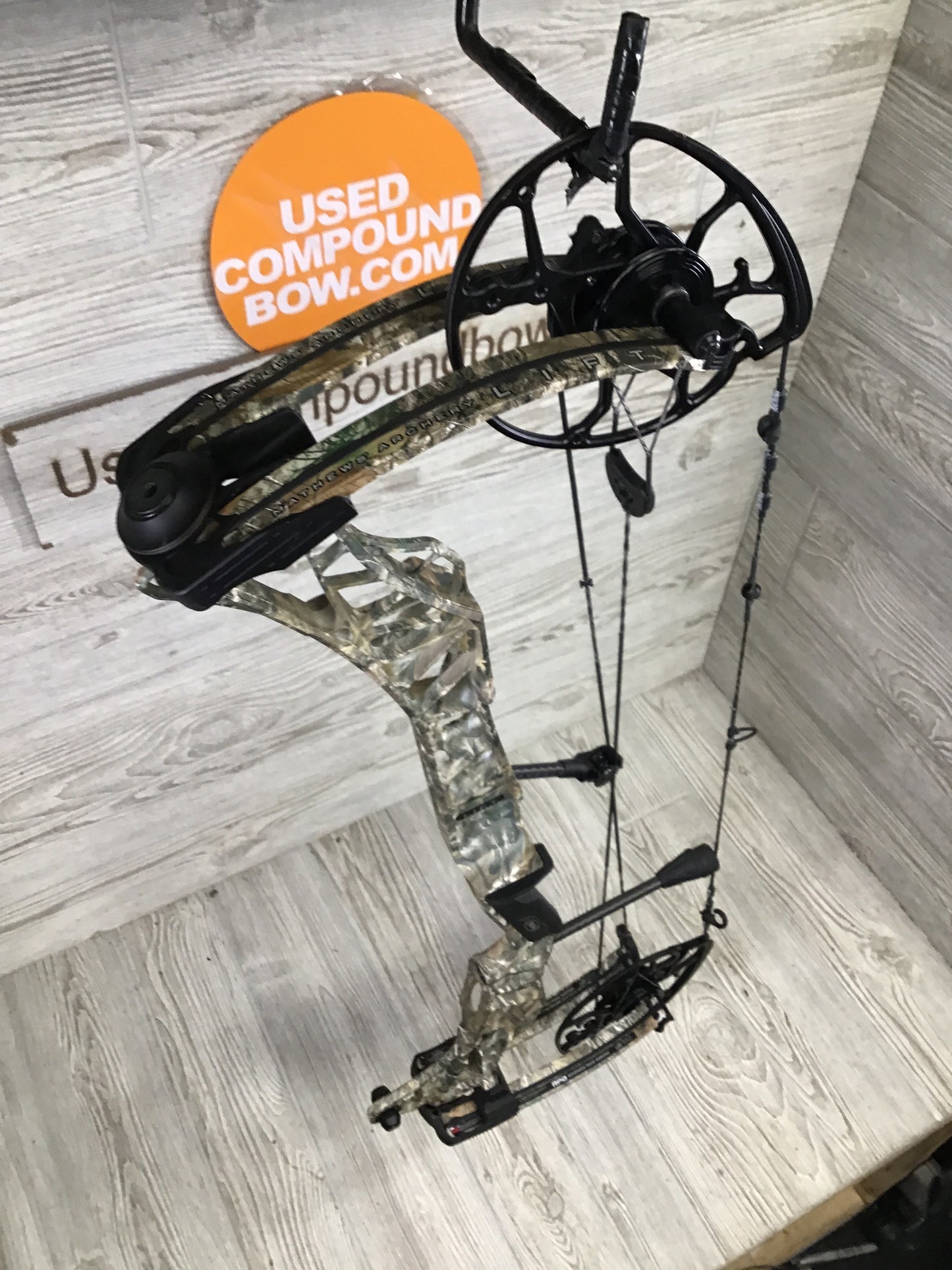 Used Mathews Lift 29.5 RH Realtree edge 29.5/70 GAS systm X strings
