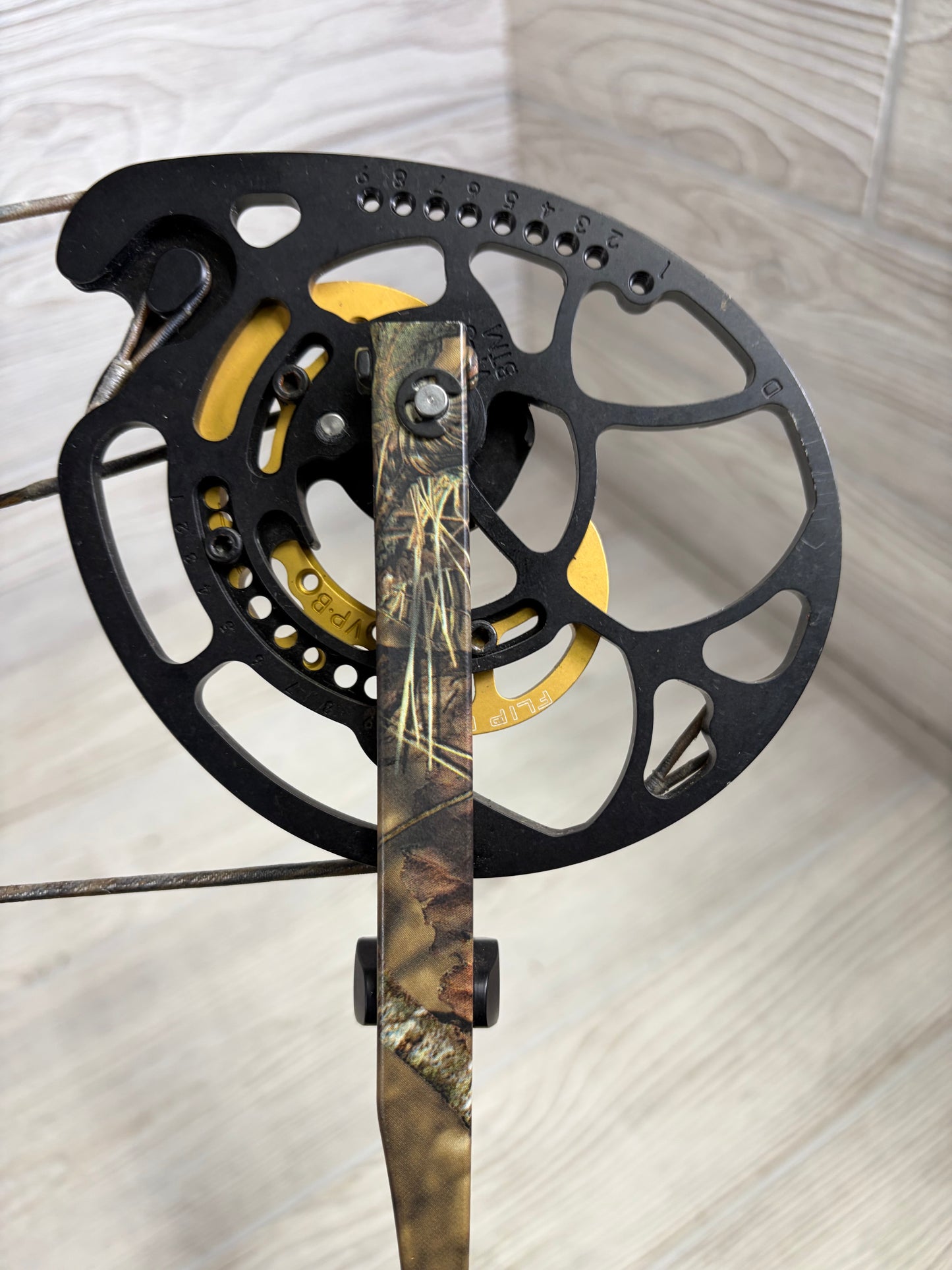 Bowtech Carbon Icon Right Handed 60-70# Camo