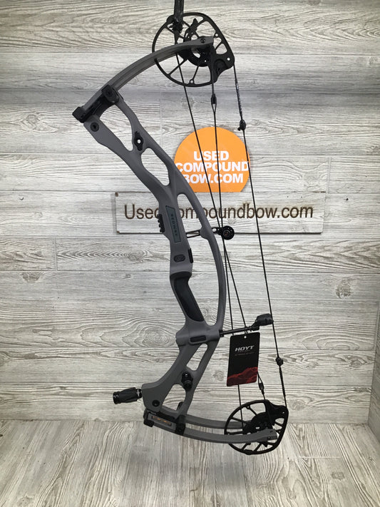 New Hoyt RX-9 Right Handed 29" 60-70# Tombstone
