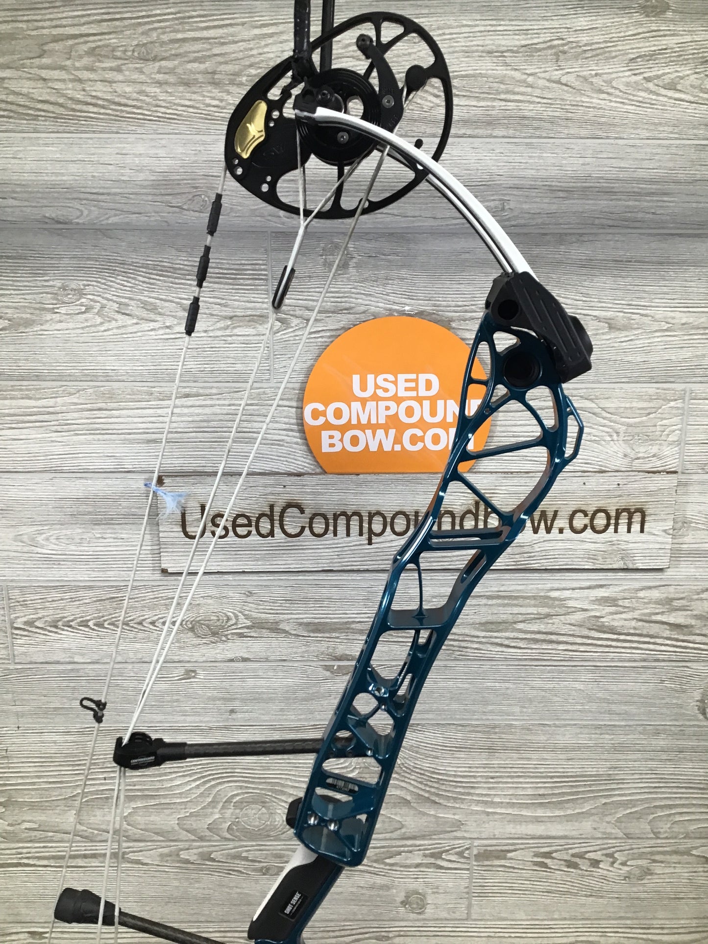 Mathews Title 34 Gen 2 right hand Teal Target bow