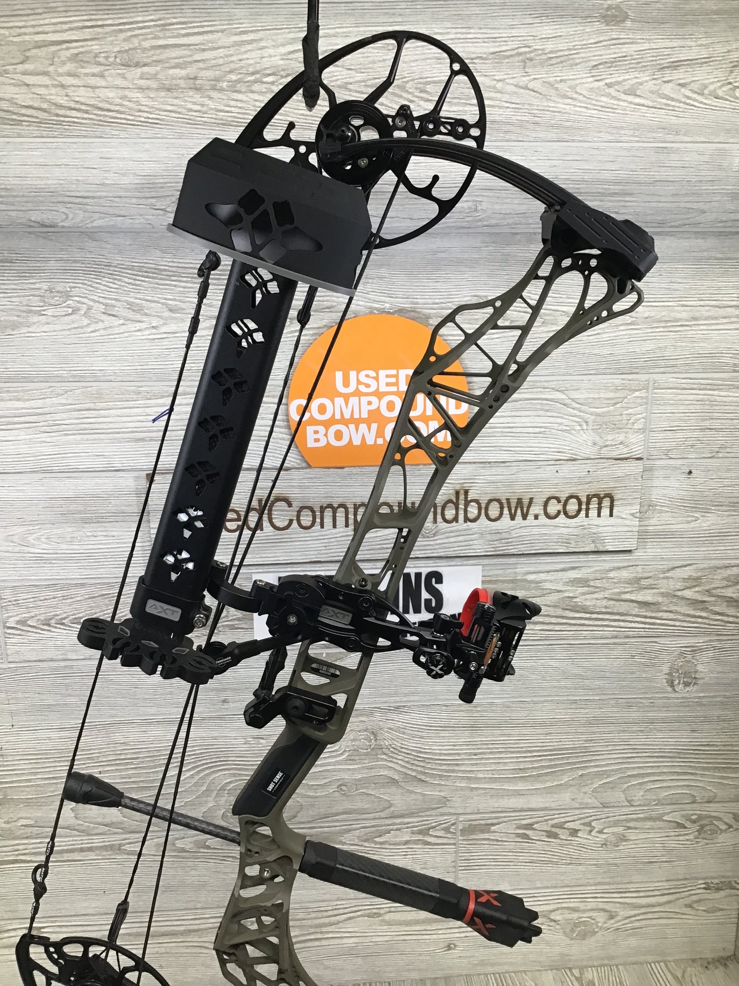 Used Mathews Lift X 29.5 Right Hand Ambush Green Riser/ Black limbs 30/60# package