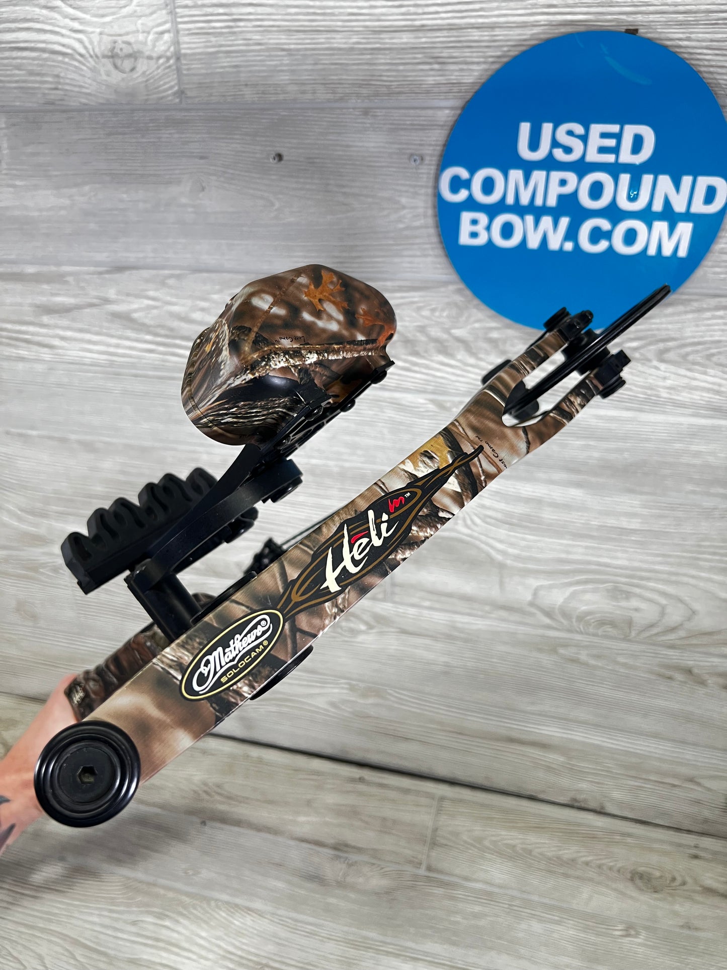 Used Mathews Heli-m rh lost camo 70# 28" with quiver