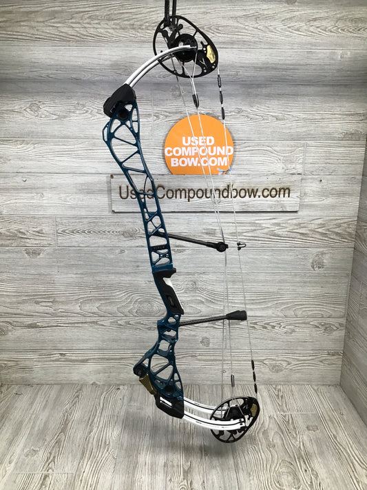 Mathews Title 34 Gen 2 right hand Teal Target bow