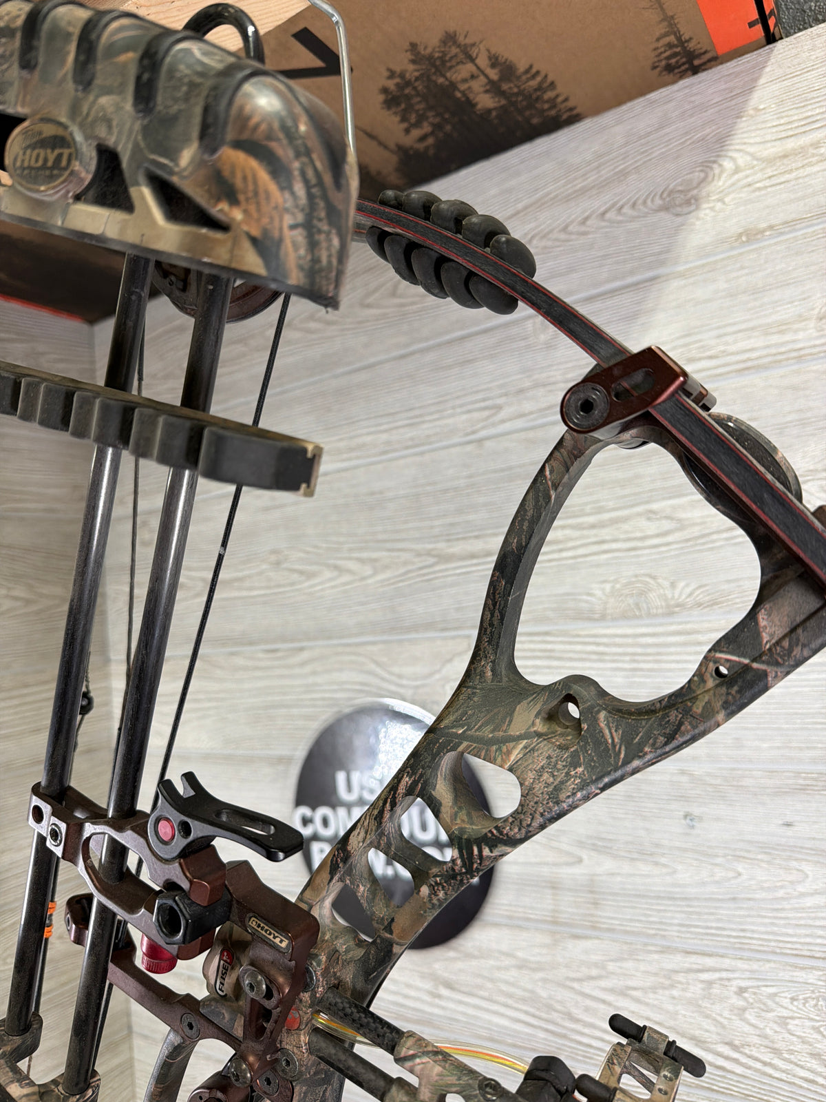 Hoyt CRX 32 27.5"/70# Right Handed Realtree package