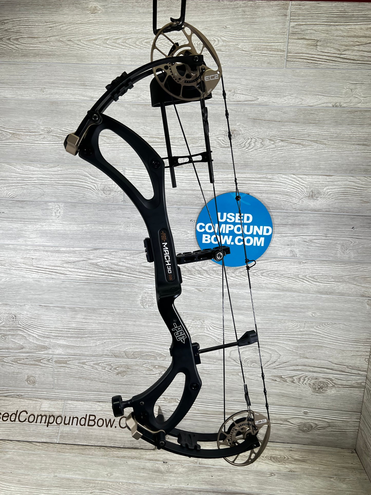 Used PSE Mach 30 DS RH 70lbs Black with Quiver