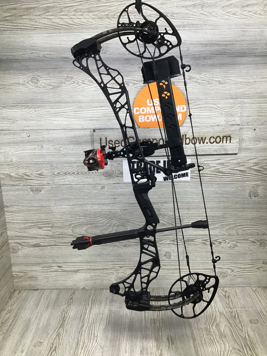 Used Mathews Lift X 29.5 Right Hand Black riser/Bottomlands limbs Bow 30/70 Package
