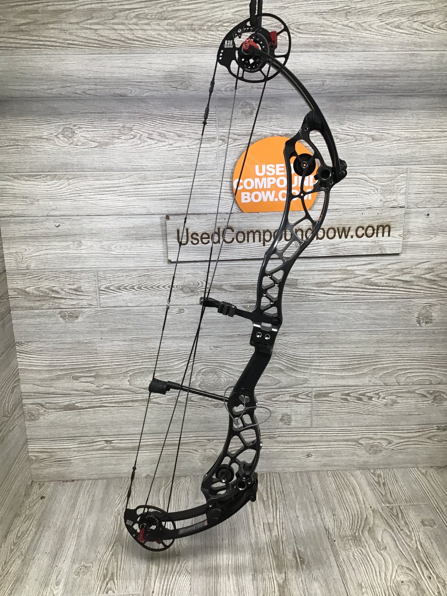 Used Bowtech Reckoning Gen 2 36 50-60# Right Hand Speedway Gray Med Cam