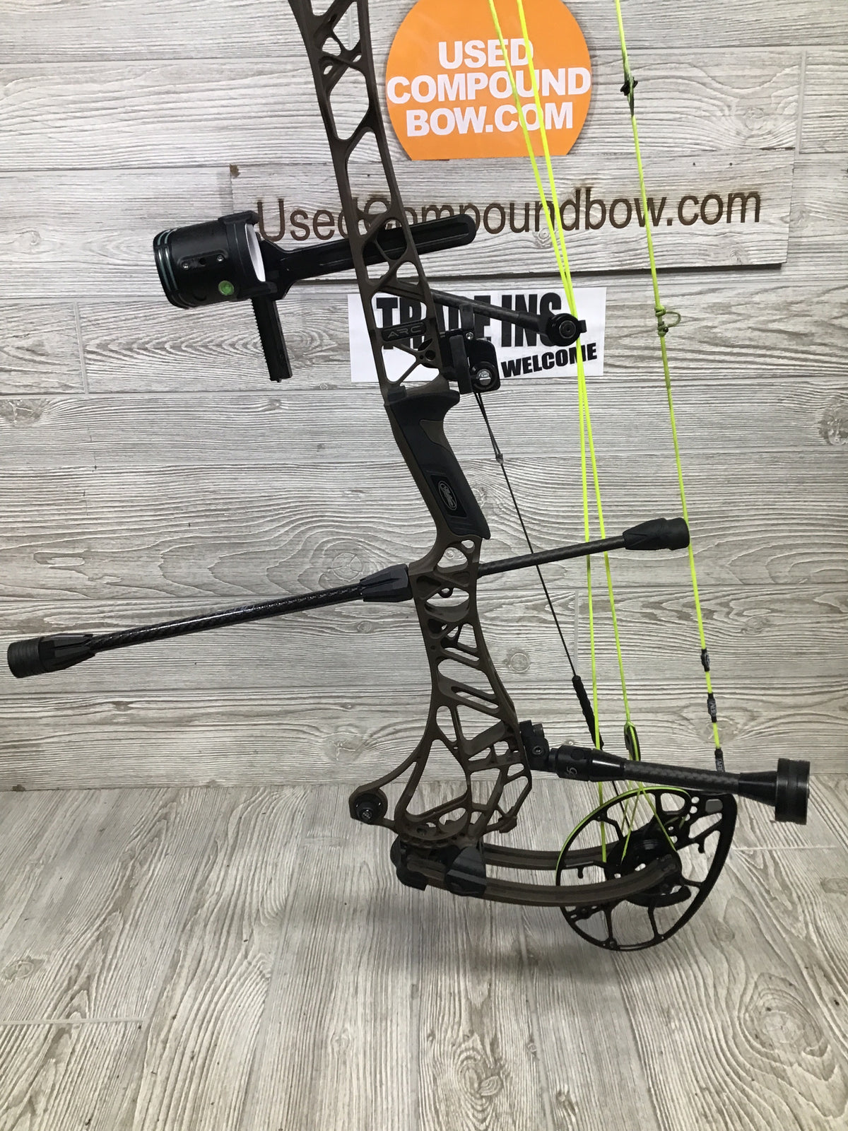 Used Mathews ARC 34 Right Handed Kodiak 28"/70# LOADED PACKAGE
