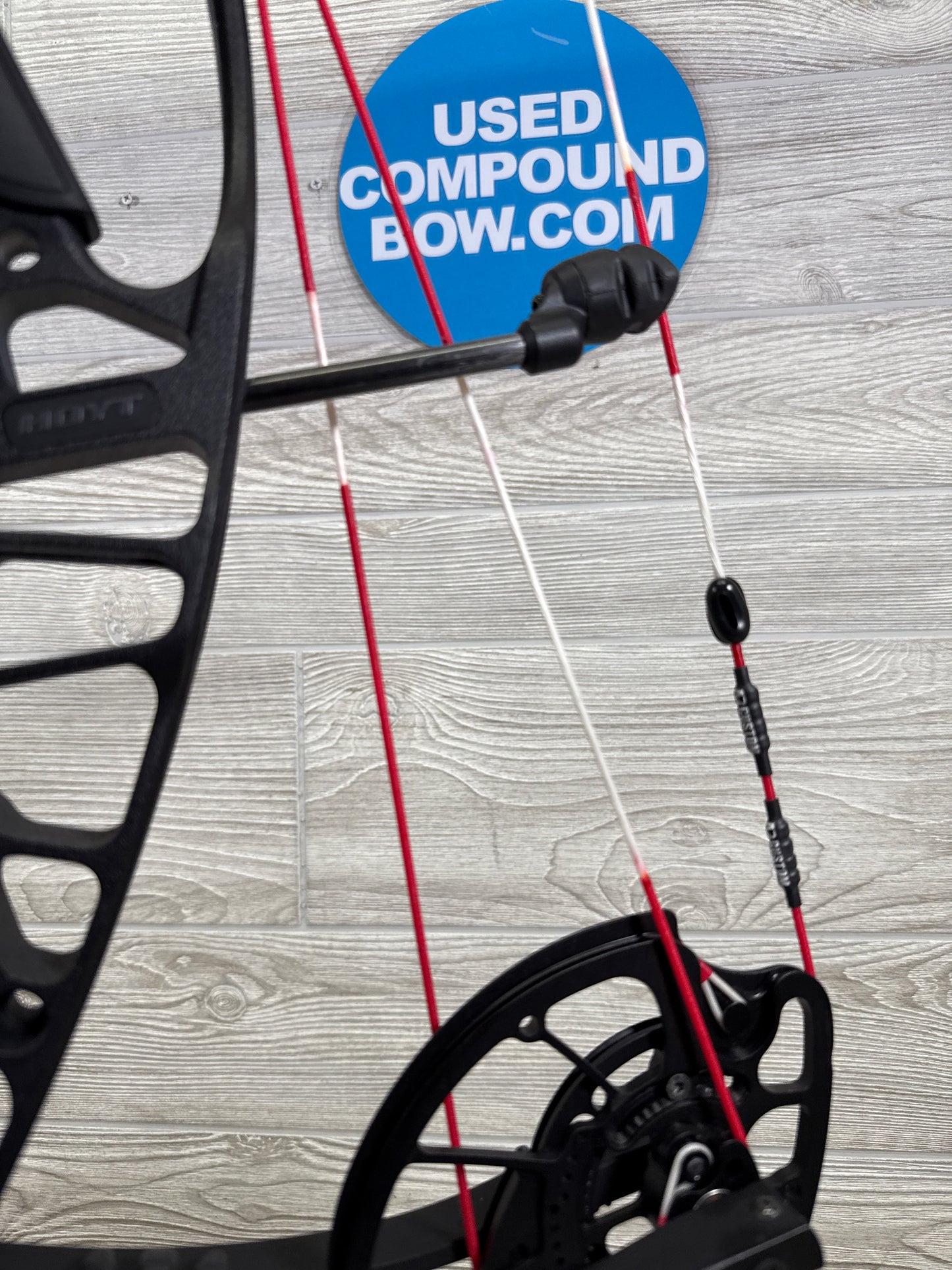 Hoyt VTM 31 Right Hand Black 60-70lbs 28"