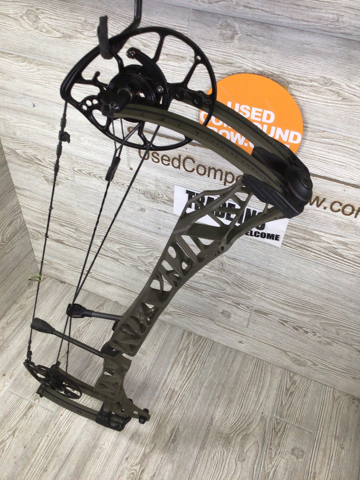 Used Mathews Lift 33 RH Ambush Green 28.5/70#