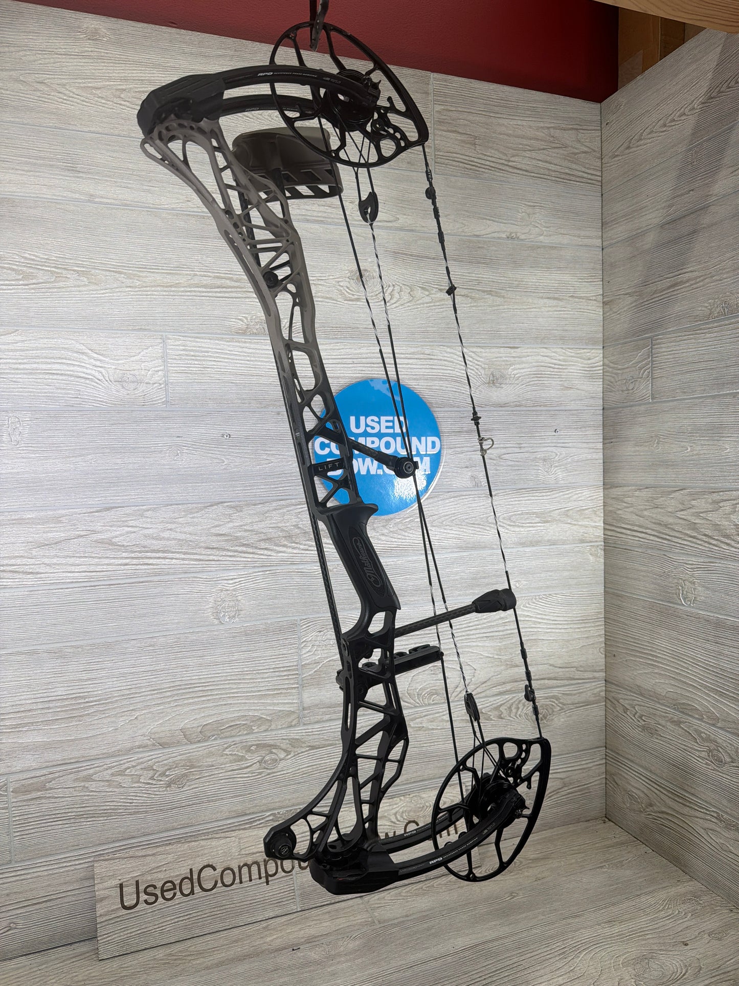 Used Mathews LIFT 29.5 29.5" 70lb Granite FTB Right Hand Bow w/ Granite Lowpro Quiver