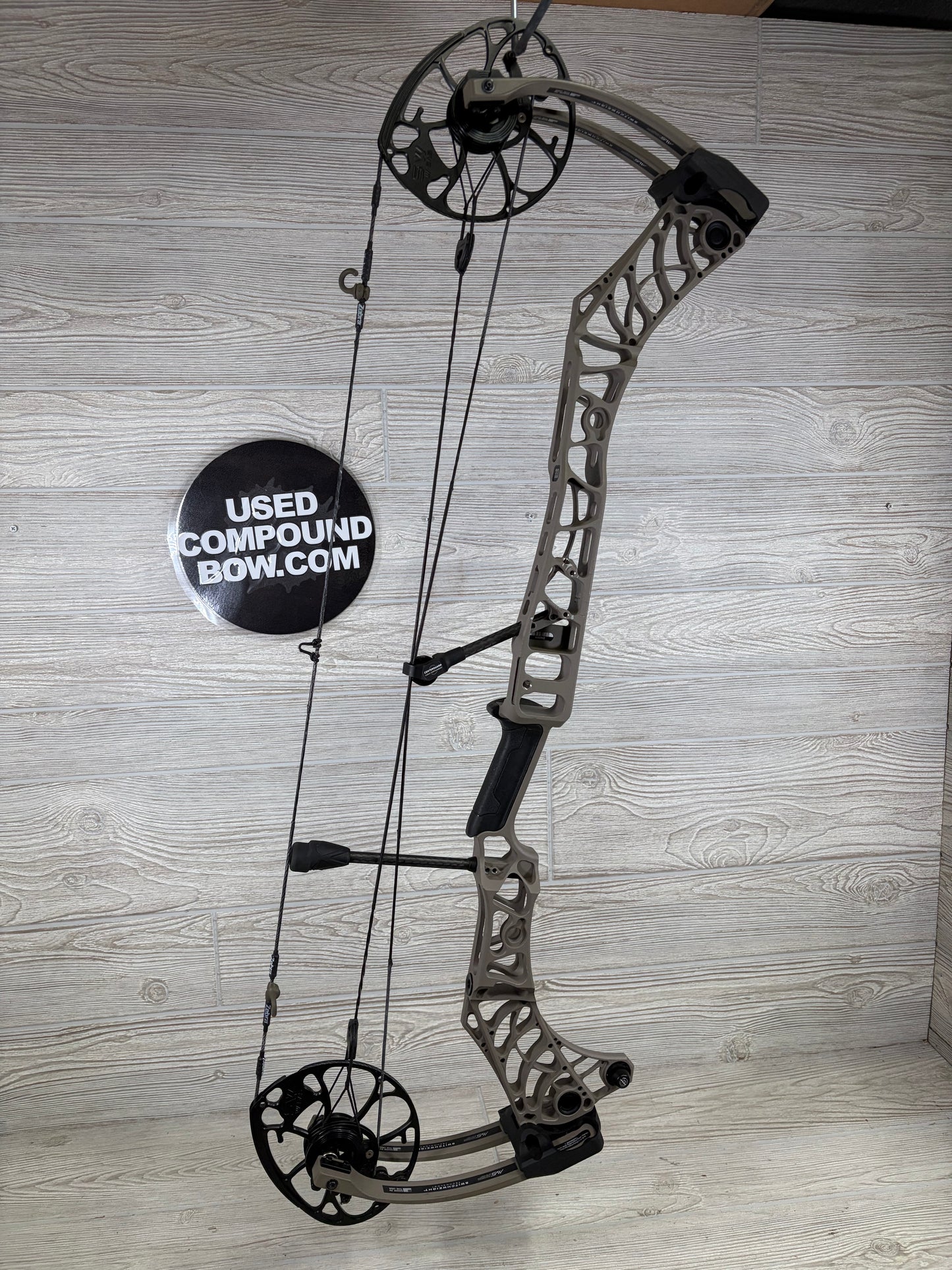 Used Mathews V3X 33 Right Handed Granite 30" 70lb