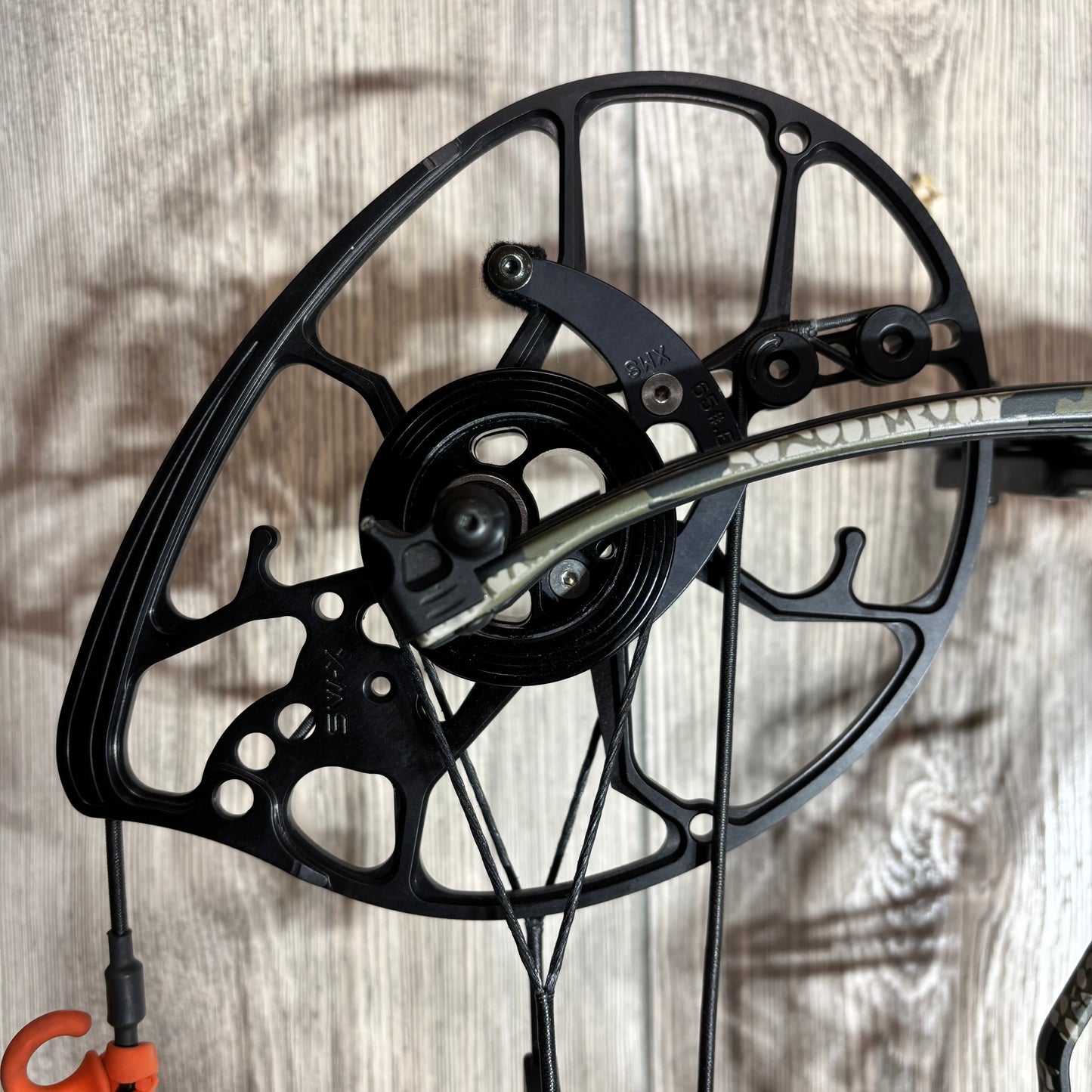 Used Mathews Lift X 29.5 Right Hand Kuiu with Back Bar Mount