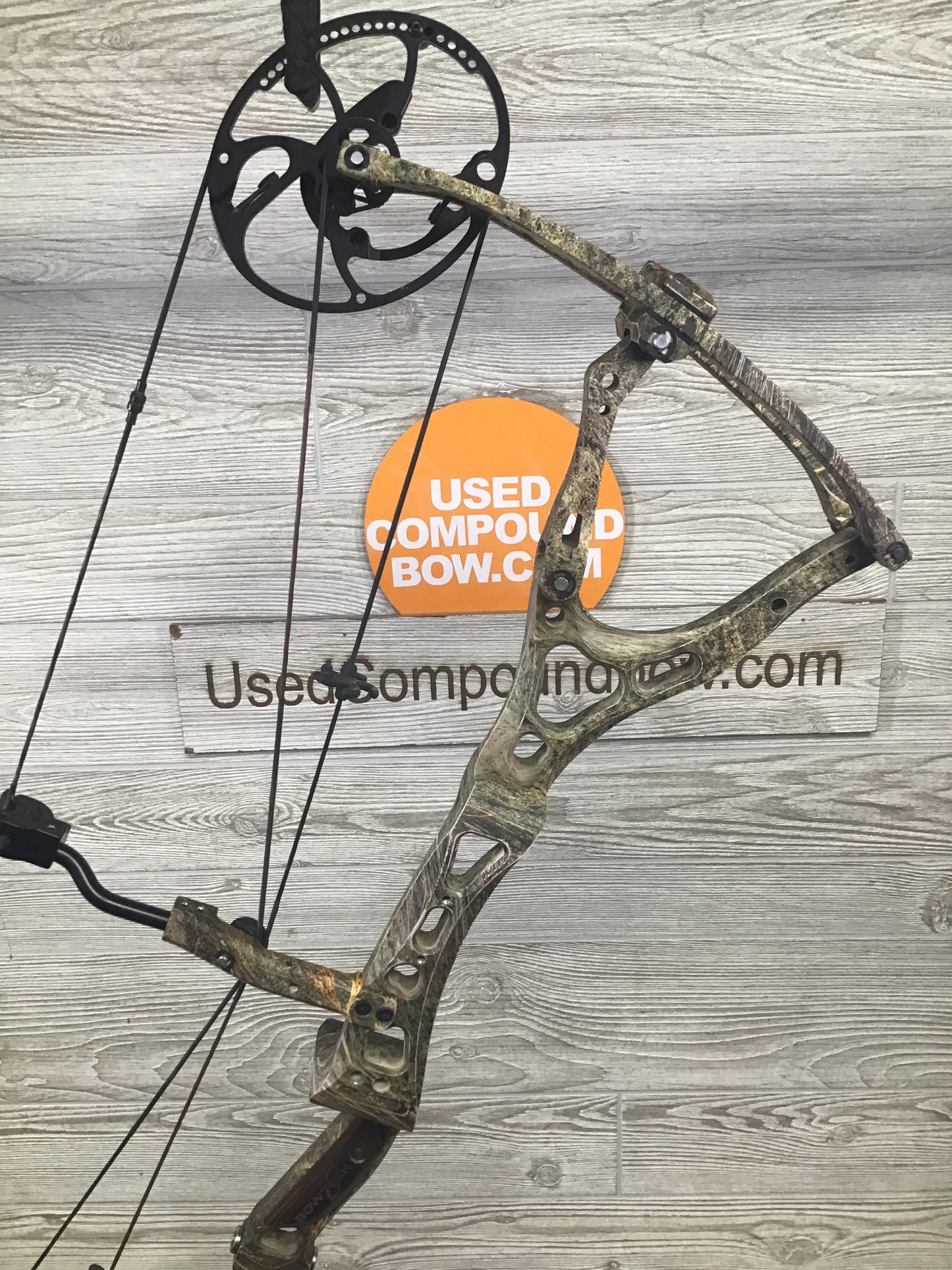 Used Bowtech General 60-70# Right Handed Mossy Oak brush