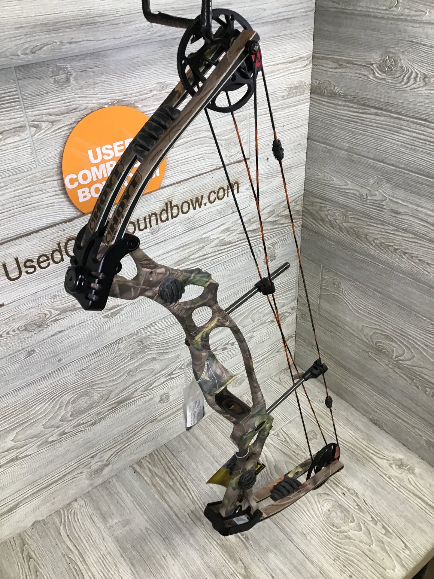 Brand new Un-shot Hoyt Vectrix RIght Handed 29/70# W/ Original Box