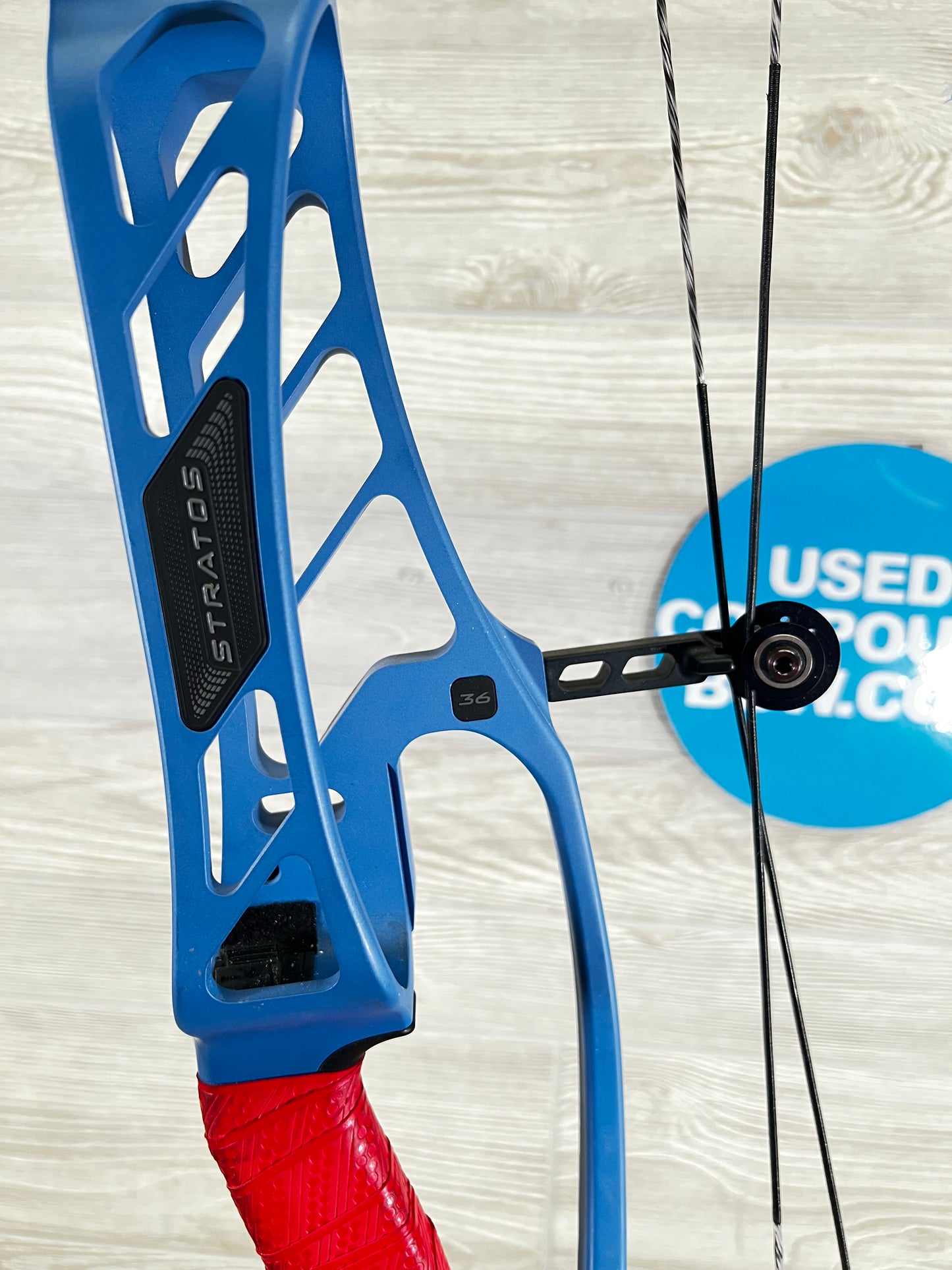 Used Hoyt Stratos 36 Right Handed Blue HBT 1 cam 24.25"-28"